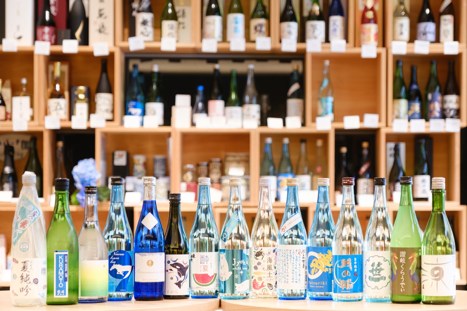 夏本番！キリッと冷えた「夏酒」で猛暑を乗り切ろう！爽やかな香りと涼しげなデザイン、すっきりとした味わい　『日本の酒情報館』で今が旬の『夏酒（なつざけ）』をご提案中！