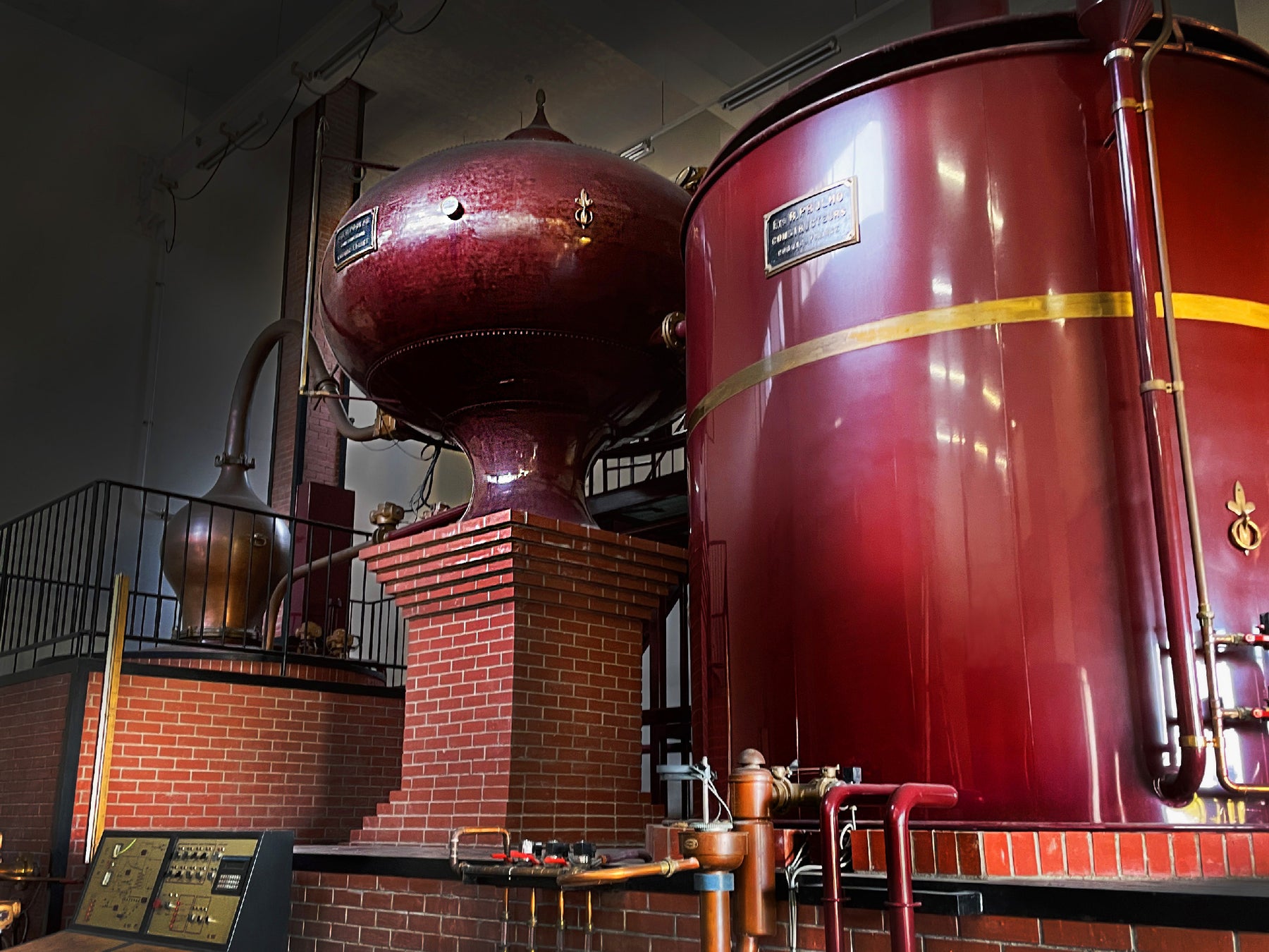 葡萄香るウイスキーの製造　30年前の直火蒸留釜でつくる「神戸ウイスキー」Makuakeにてクラウドファンディング開始｜神戸蒸溜所