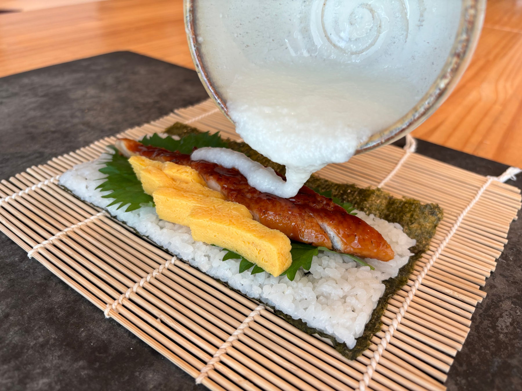 猛暑を乗り切る！細巻き寿司の体感型レストラン【COIL】が、夏バテ解消に最適と言われている「うなとろ」を、8月限定で提供。
