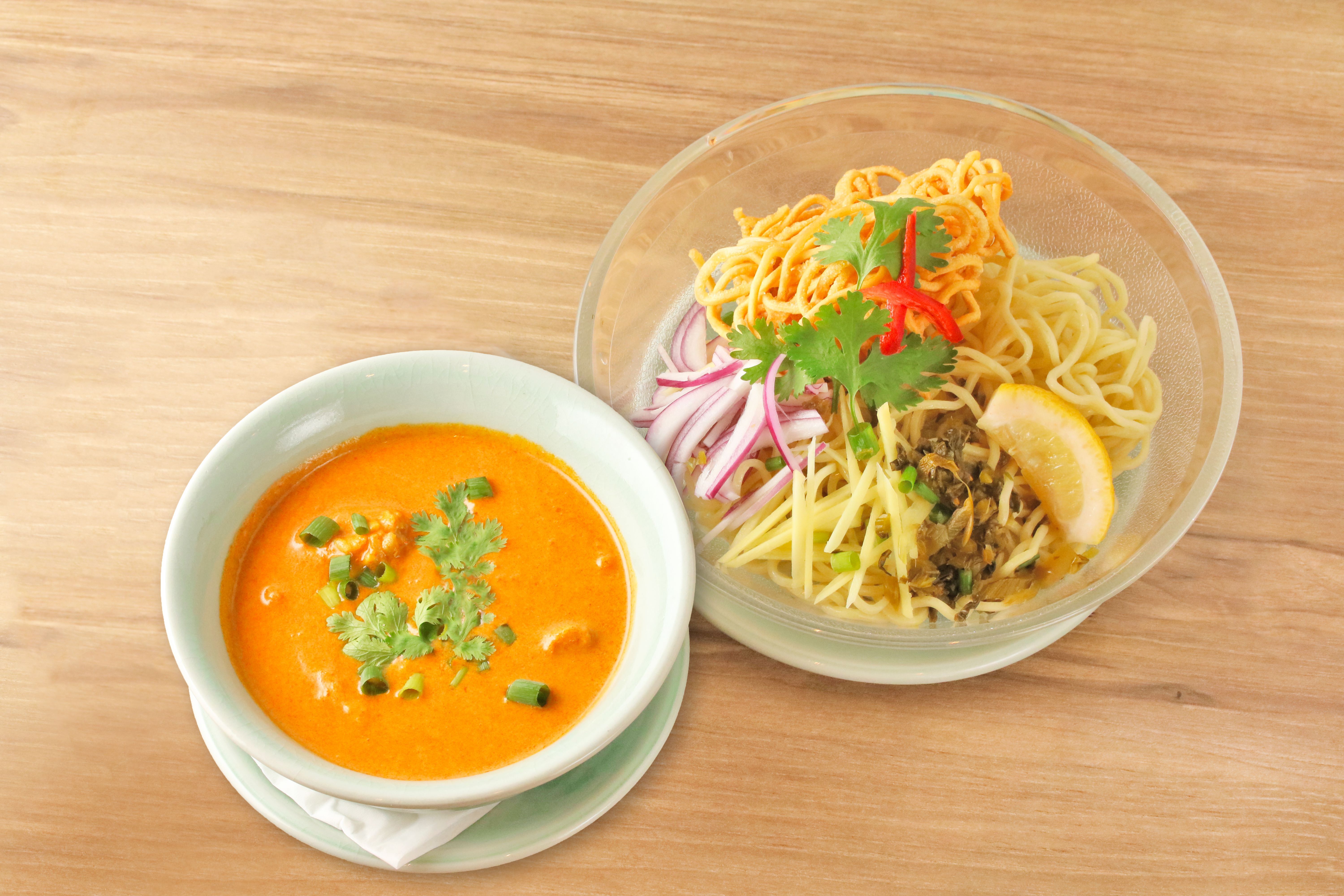 本格タイ料理店「クルン・サイアム」にて、夏限定の
オリジナルメニュー「つけ麺カオソイ」が8/1に販売開始