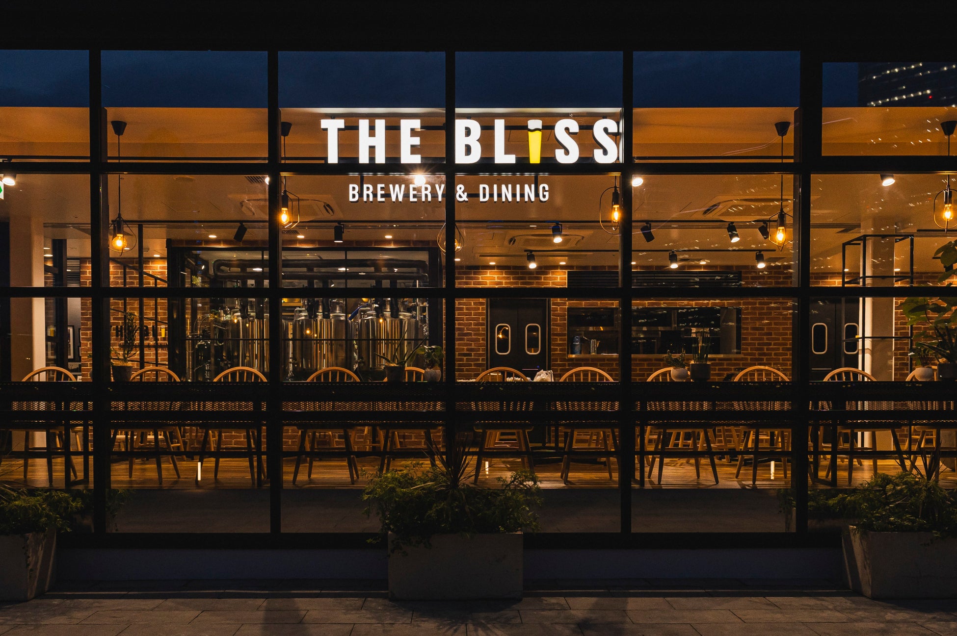 結婚式場が運営するブリュワリーレストラン【THE BLISS】8月8日横浜みなとみらいエリアにオープン