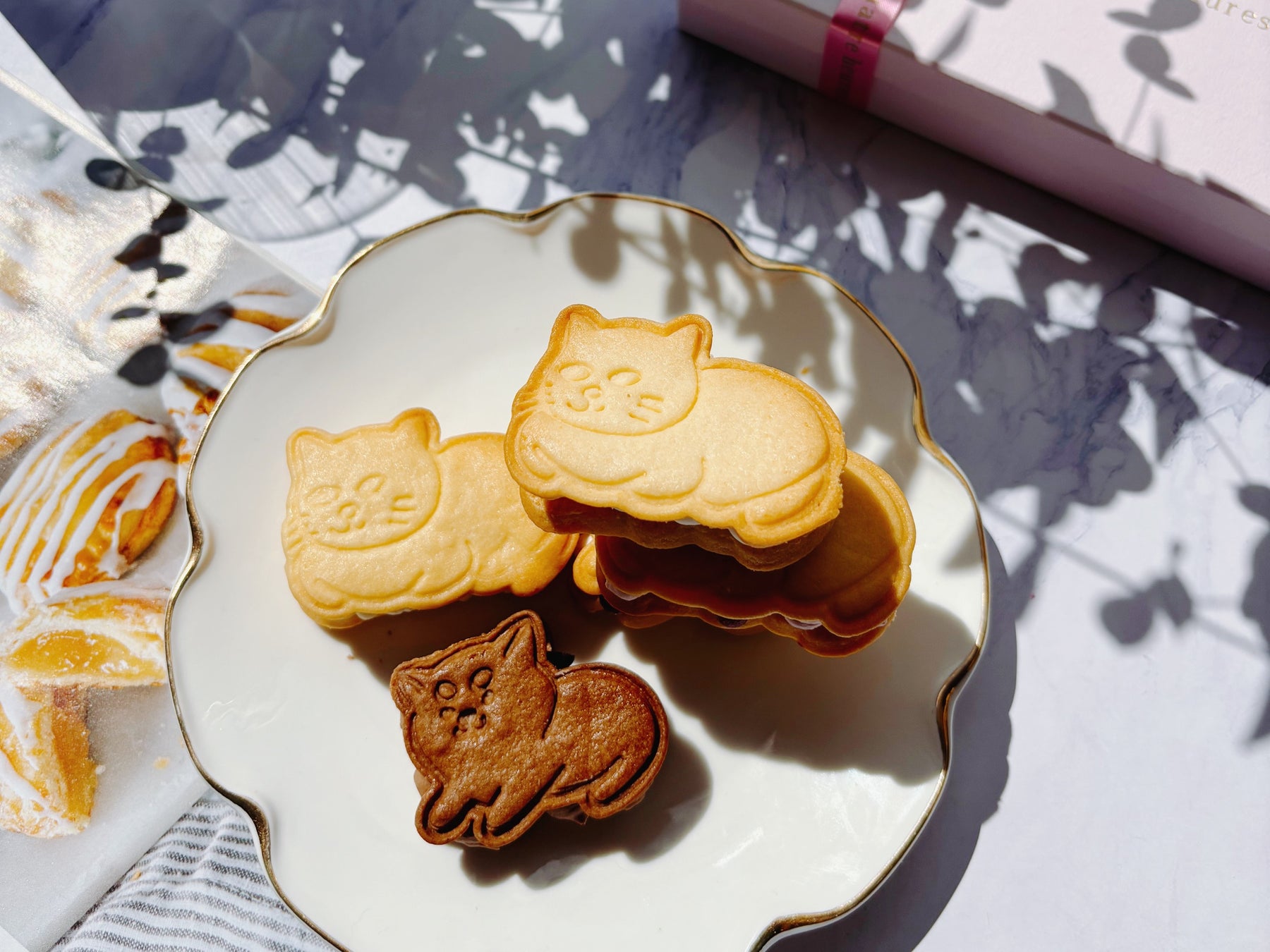 【犬猫モチーフの焼き菓子専門店quatre heures】かわいい犬猫クッキーのグルテンフリーバターサンドボックス全2種を新発売