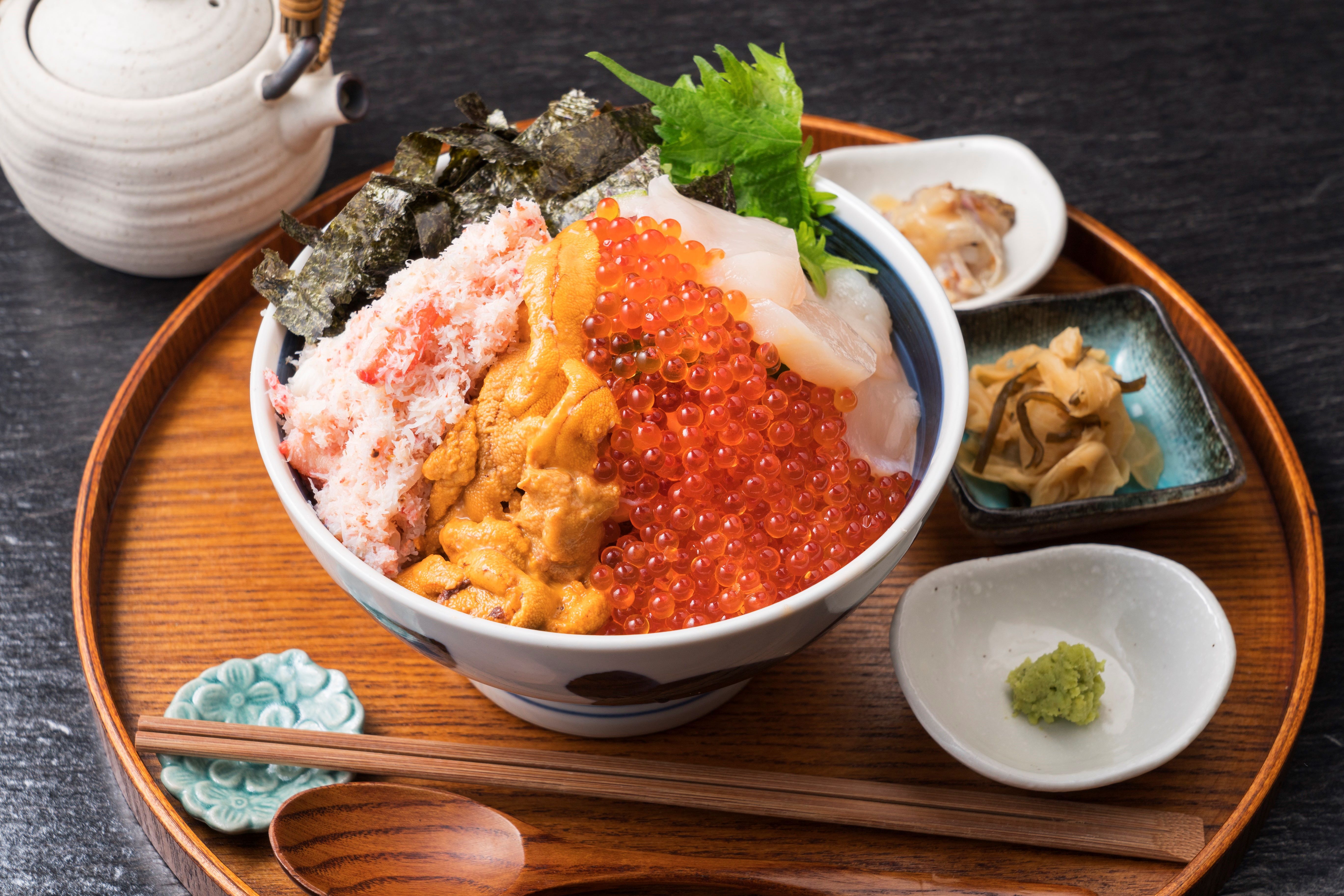 駿河湾で獲れたこだわりの食材をふんだんに活かした
『海鮮丼専門 五鉄熱海店』がリニューアルオープン