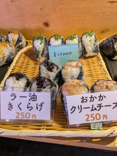 【アロフト東京銀座】「手づかみ料理」食の楽しさを「手」で感じ、「手」のエンターテイメントに魅了される特別なディナーイベントを2024年10月11日（金）に開催！