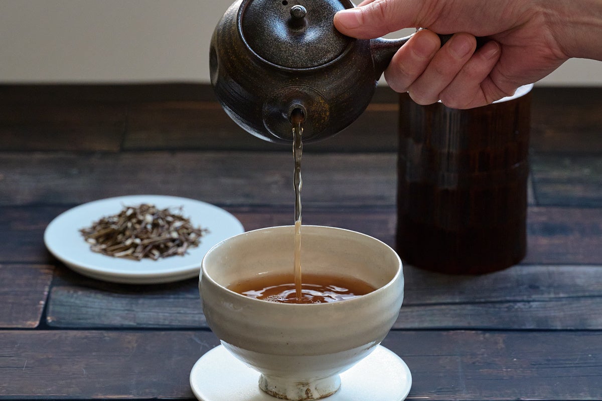 能登半島復興支援「クロモジほうじ茶」10/1より国内店舗・オンラインで販売開始〜石川県七尾市「田尻虎蔵商店」と連携〜