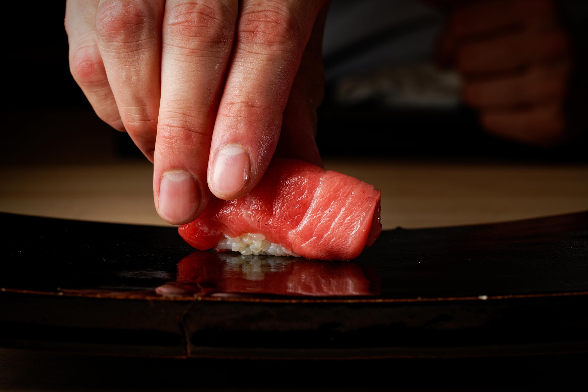 「コーヒーの日」に先駆け、『カフェ・ベローチェ』にてドリップバッグ、人気の焼き菓子、黒ねこ缶バッジが入った「黒ねこ もぐもぐバッグ」を9月25日（水）に新発売！