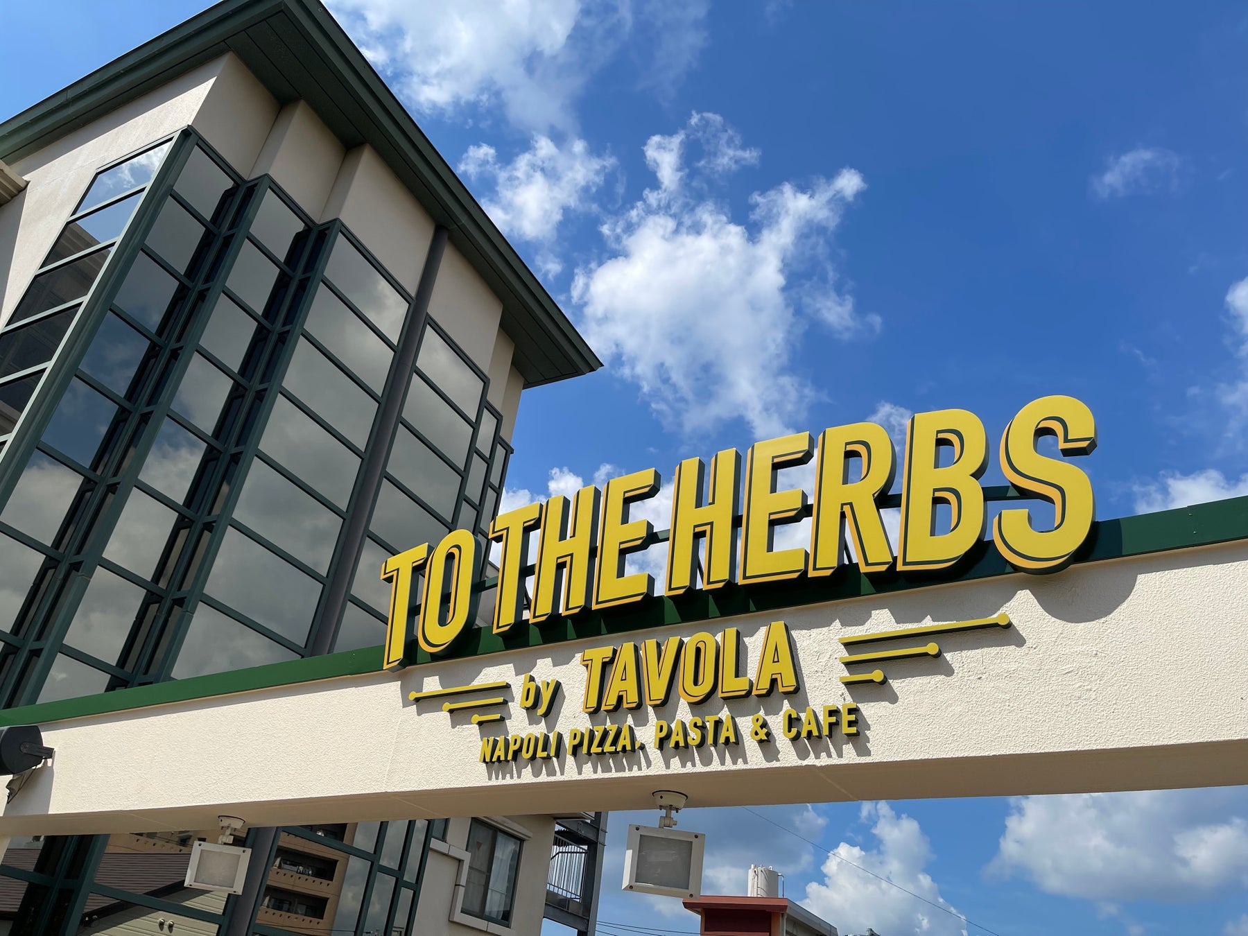 新業態『TO THE HERBS by Trattoria TAVOLA』が鹿児島にオープン　気軽に本格ナポリピッツァなどイタリア料理が楽しめる