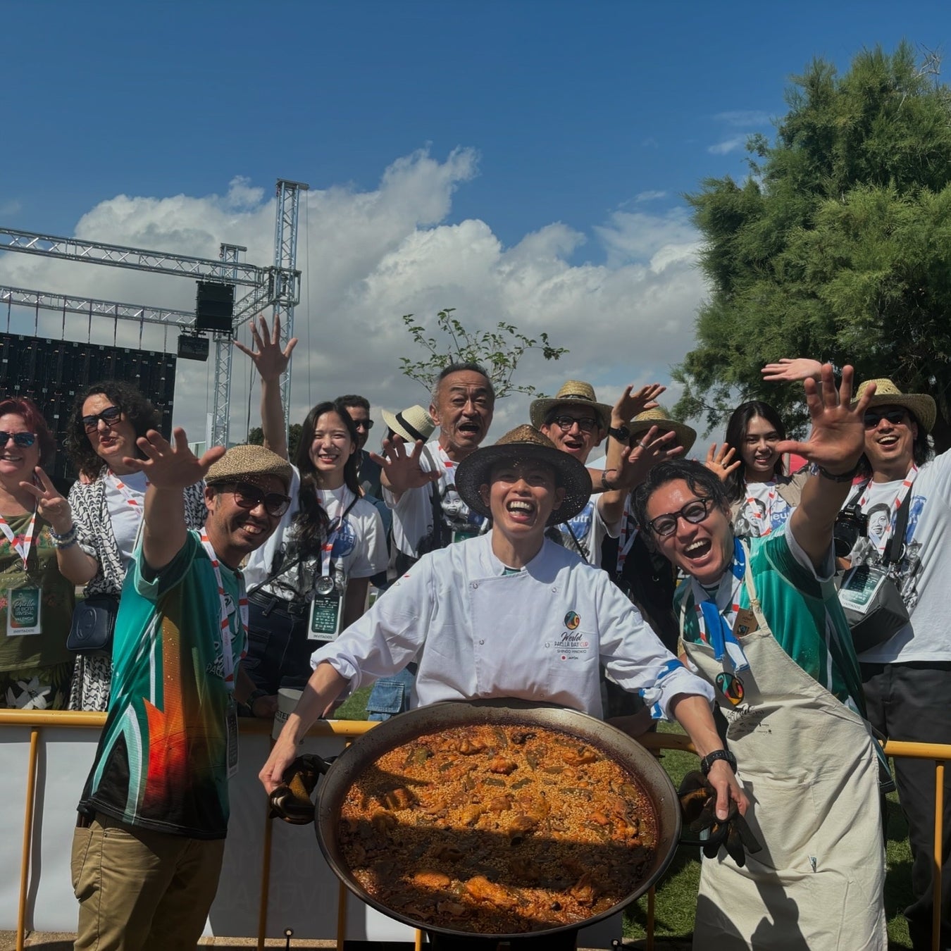 檜尾信吾シェフ-日本代表としてWorldPaellaDayCup2024決勝へ！堂々の3位入賞！ 受賞歴のあるトップパエリア職人が東京・阿佐ヶ谷に再集結し３m大鍋チャリティーパエリアを作成します。