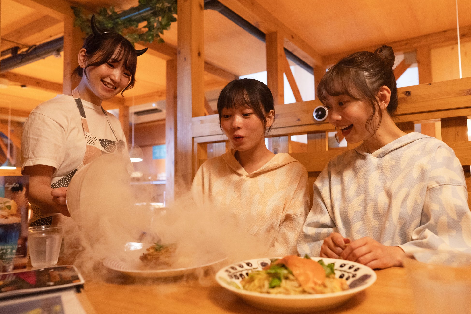 夜景とともにいただく特製チョコレートクリームが満ちる、大人の極上〆スイーツサンド！