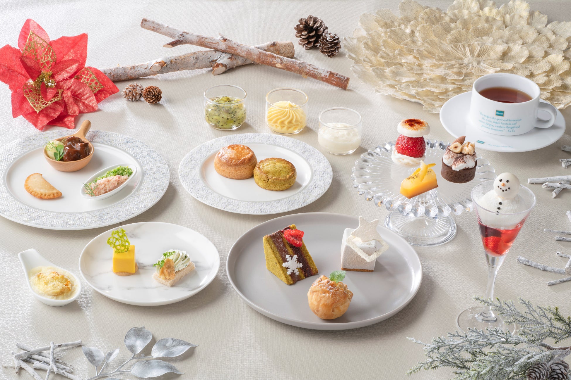 国産牛の赤ワイン煮込みや苺をまるごと一粒使ったマカロンなど全14種「Winter Afternoon Tea（ウィンターアフタヌーンティー）」 11月6日（水）から開催