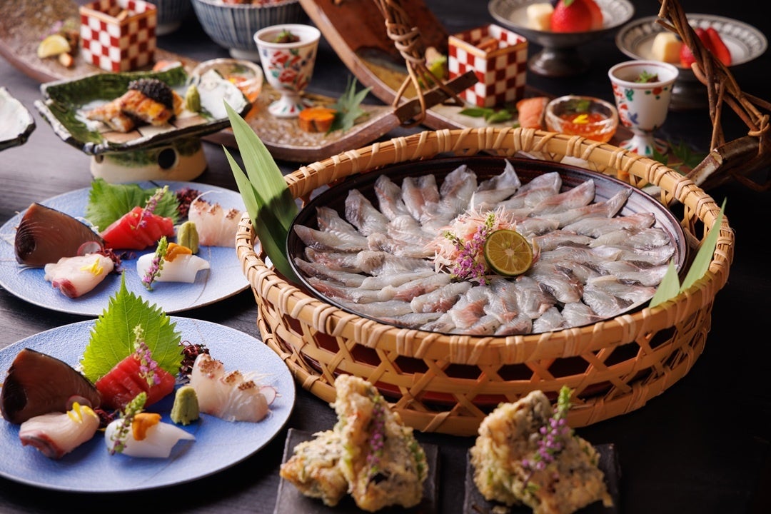 【銀座コージーコーナー】「スイーツおせち」で迎える笑顔あふれるお正月“スイーツの幸”満載のケーキを12月31日から期間限定で発売！