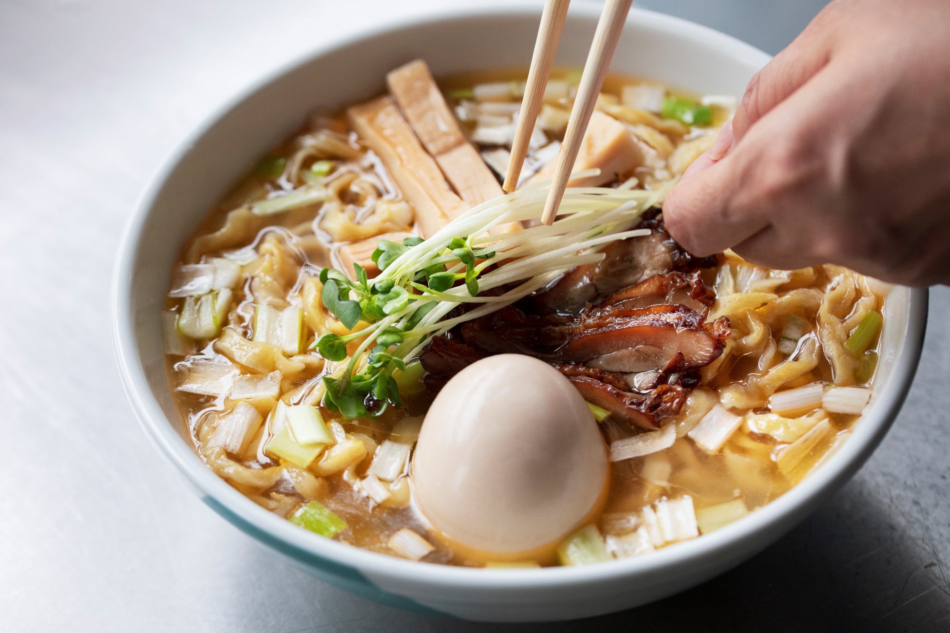 栃木の養鶏場「卵明舎」が手掛けるラーメン屋【磨宝の鶏中華そば てらうち】2024年11月29日(金)オープン！