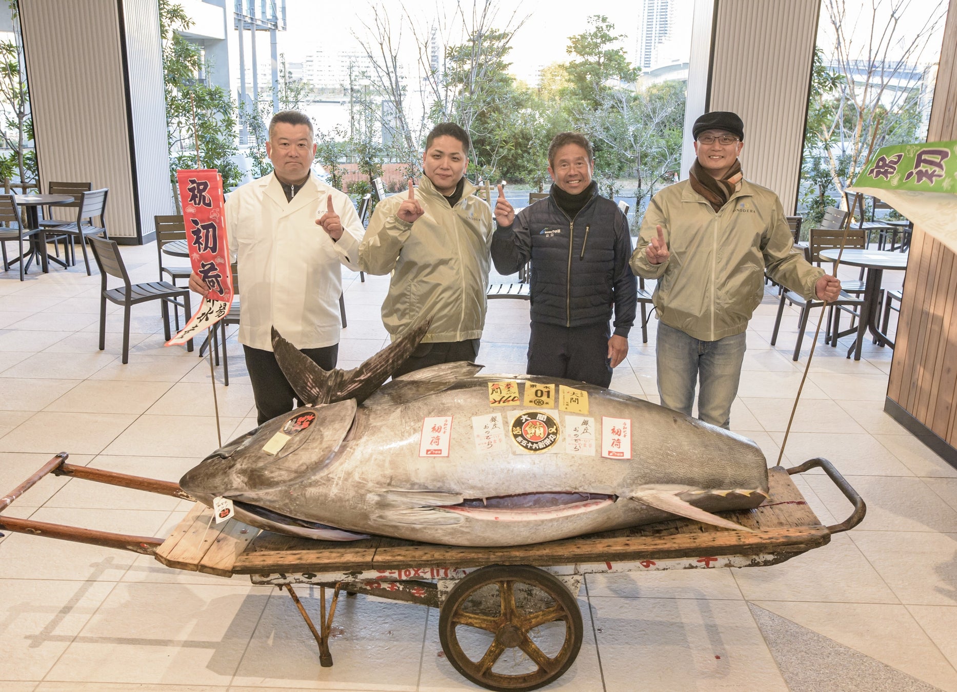 2025年豊洲市場マグロ初競りONODERA GROUP が一番マグロ（276kg）を2億700万円で落札！