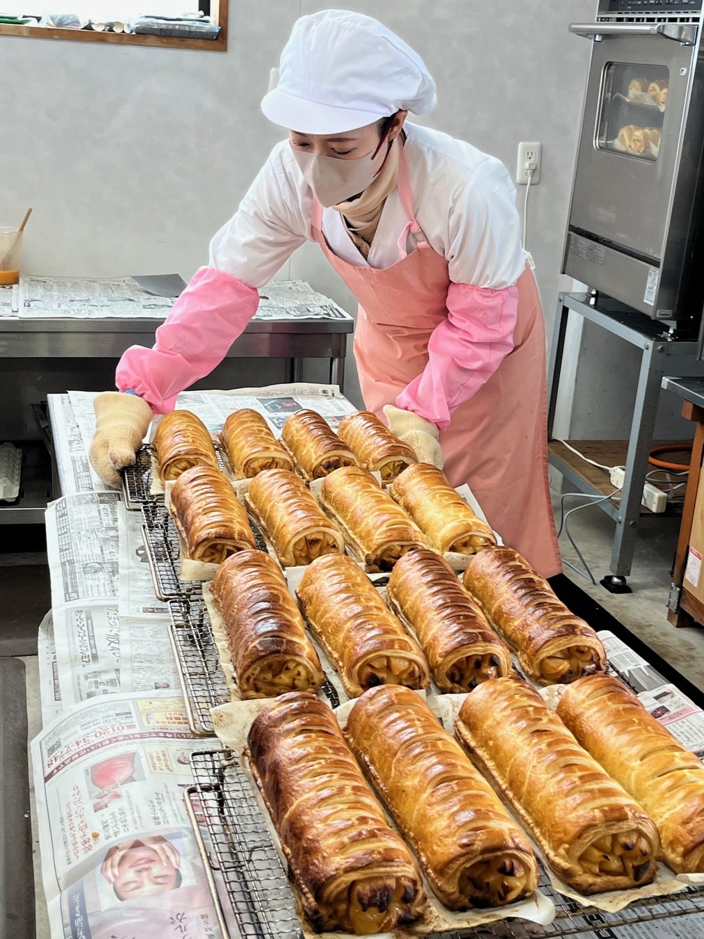 【岐阜県高山市】冬季限定！飛騨りんごがぎっしり詰まったアップルパイ作りが最盛期を迎えています