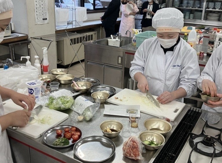 Nadia Artistのダイエットレシピが満載の『Nadia人気料理家の おいしくてやせるおかず ベストレシピ』が発売！気になる中身をご紹介