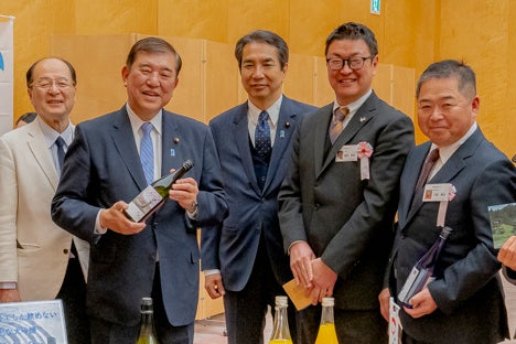 MEETS CHEESE×真楪伶 コラボ商品が登場！
真楪伶プロデュースの「バズるチーズケーキ」など
3商品を1月25日発売