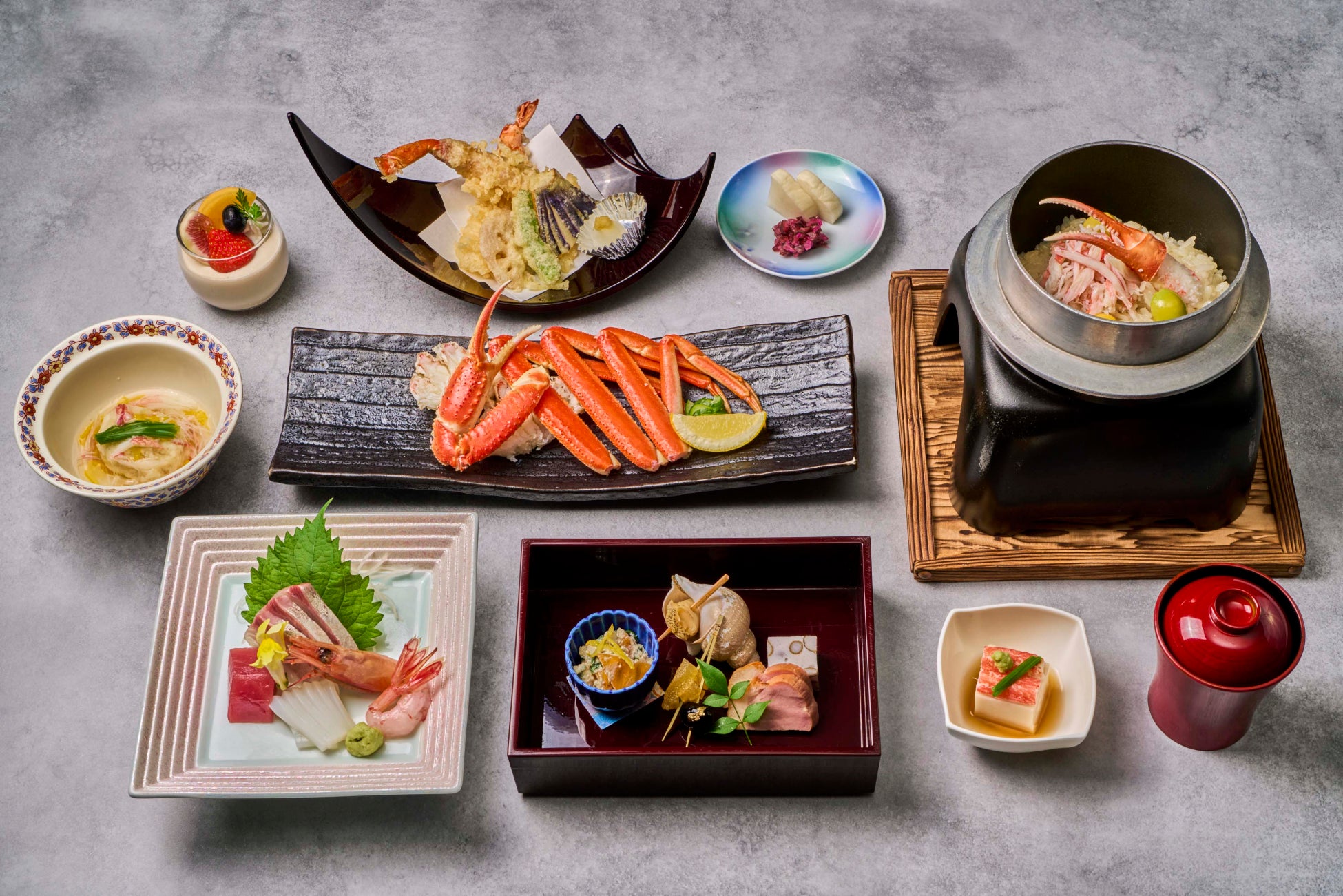 『BEYOOOOONDS』と『でんがな』のコラボスタート　実施全店舗の等身大パネル展示ユニットを発表！　メンバー考案メニューも詳しく紹介！！　でんがなで新曲リリースを盛り上げよう♪