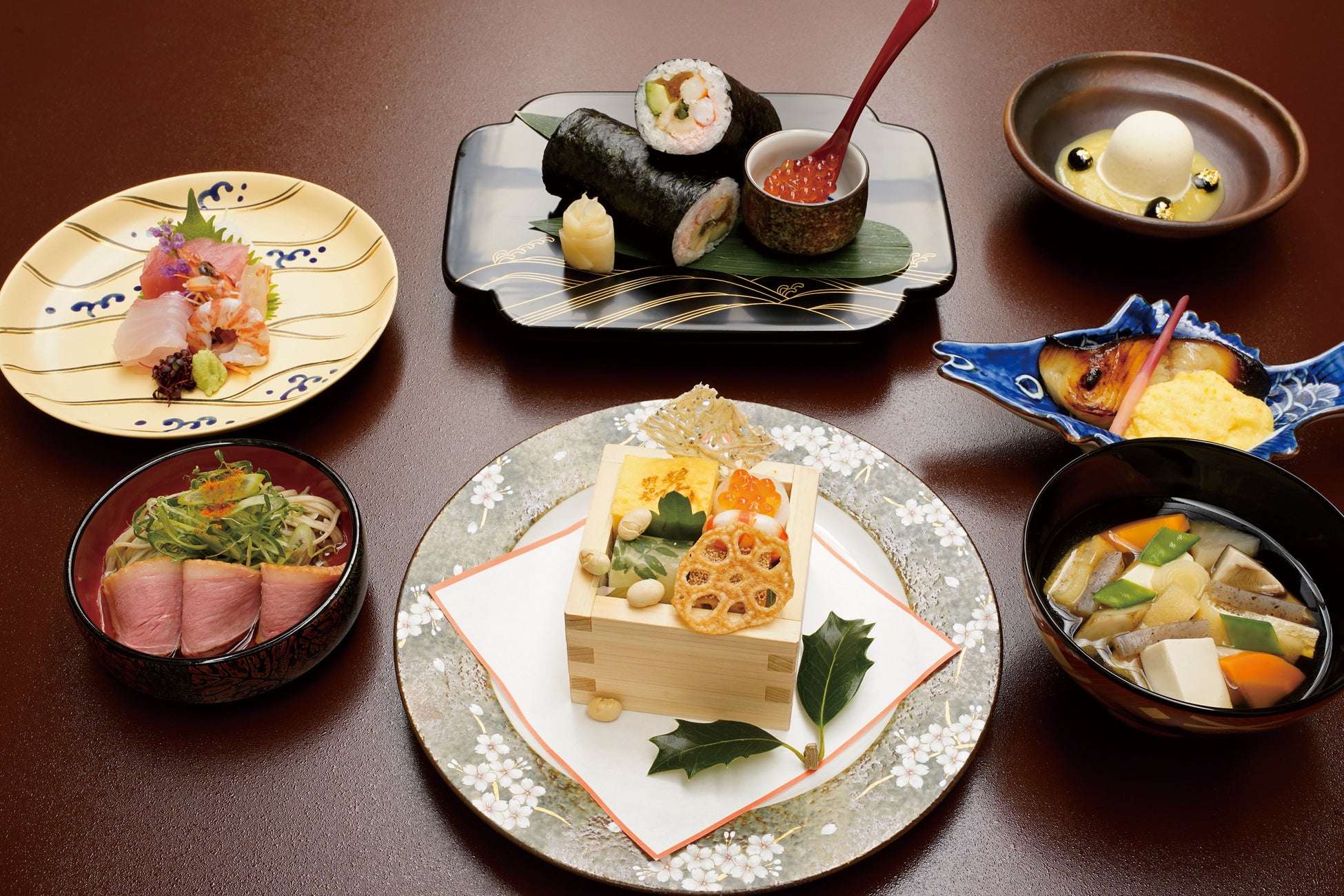 金色酢飯で福は内！節分の恵方巻は“幻の和牛”も使用したラグジュアリー太巻きを