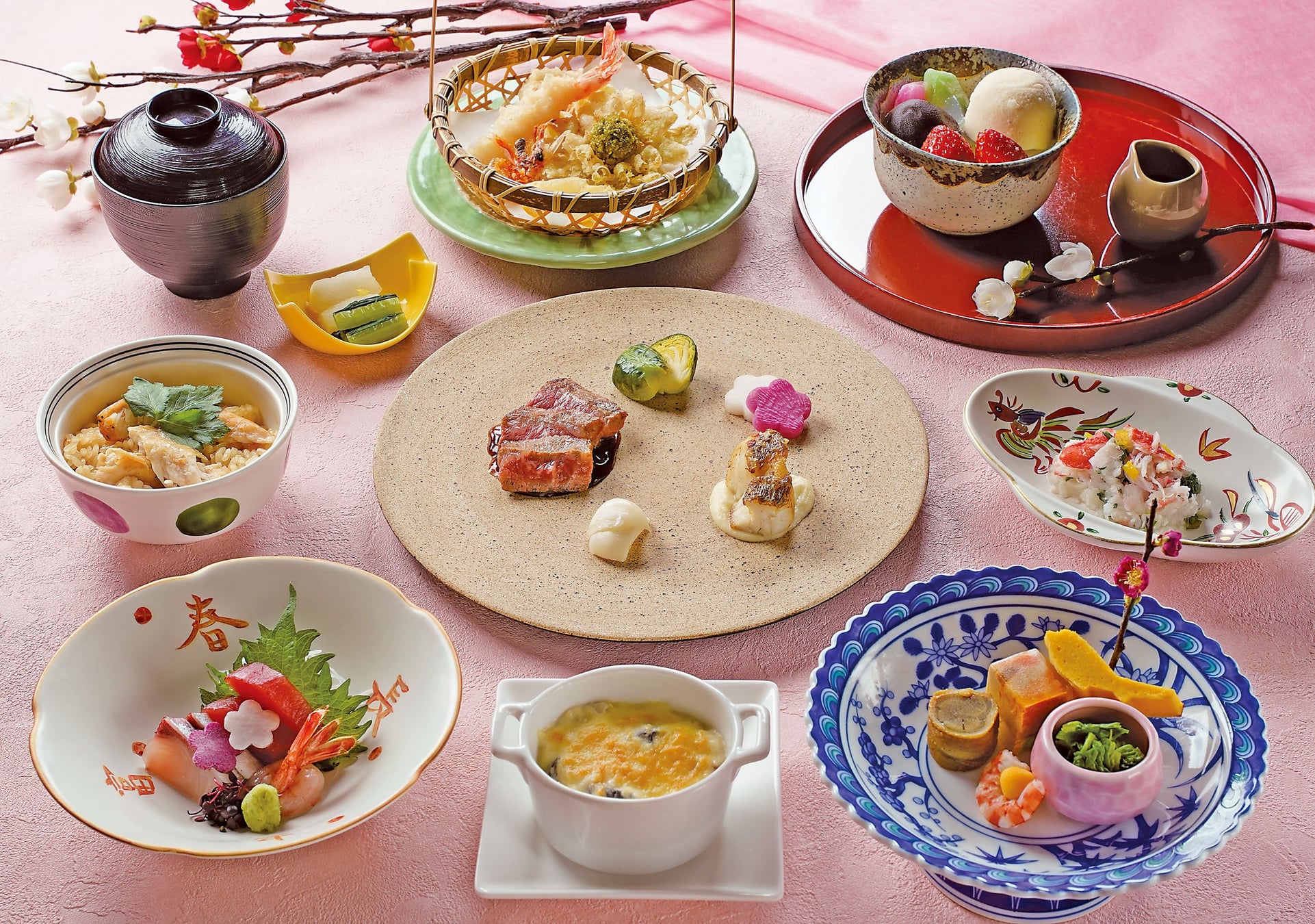 ルノートル 銀座三越店にて2025年2月の土日祝日の13時からのみ
オーブンから出したての<焼きたて>マドレーヌを
期間・数量限定で販売開始!