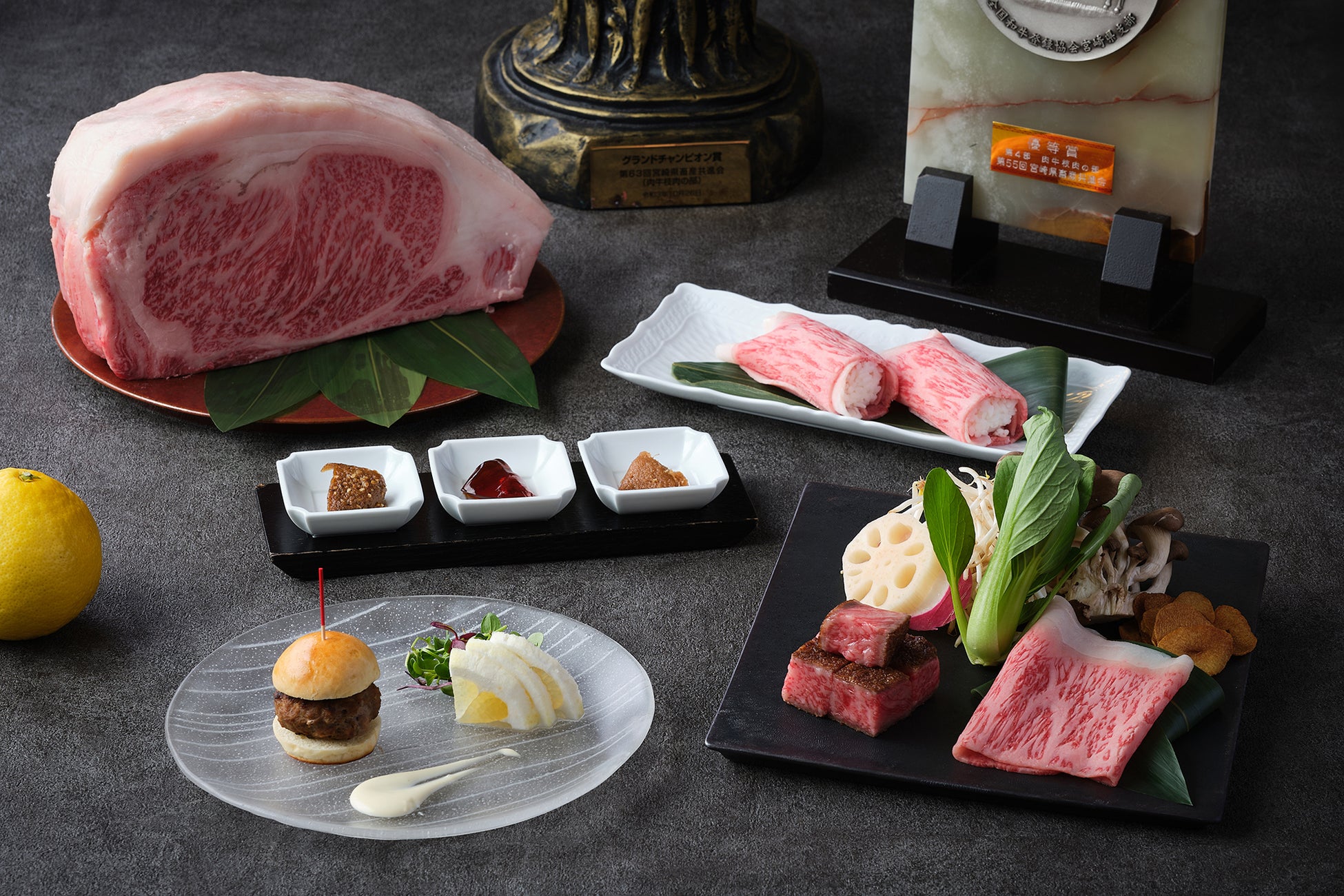 劇場アニメ『ベルサイユのばら』デザインのキャンディ・グミが登場！　オスカルの紋章やブローチを表現したシリーズを1月31日(金)より全国及びパパブブレ公式サイトにて数量限定で販売