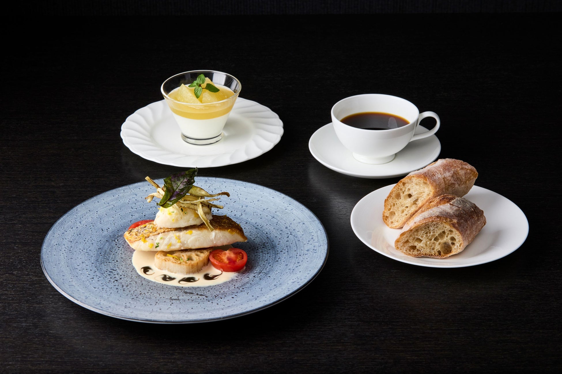 【ホテルオークラ東京ベイ】苺とチョコレートを味わうアフタヌーンティーを2月に提供