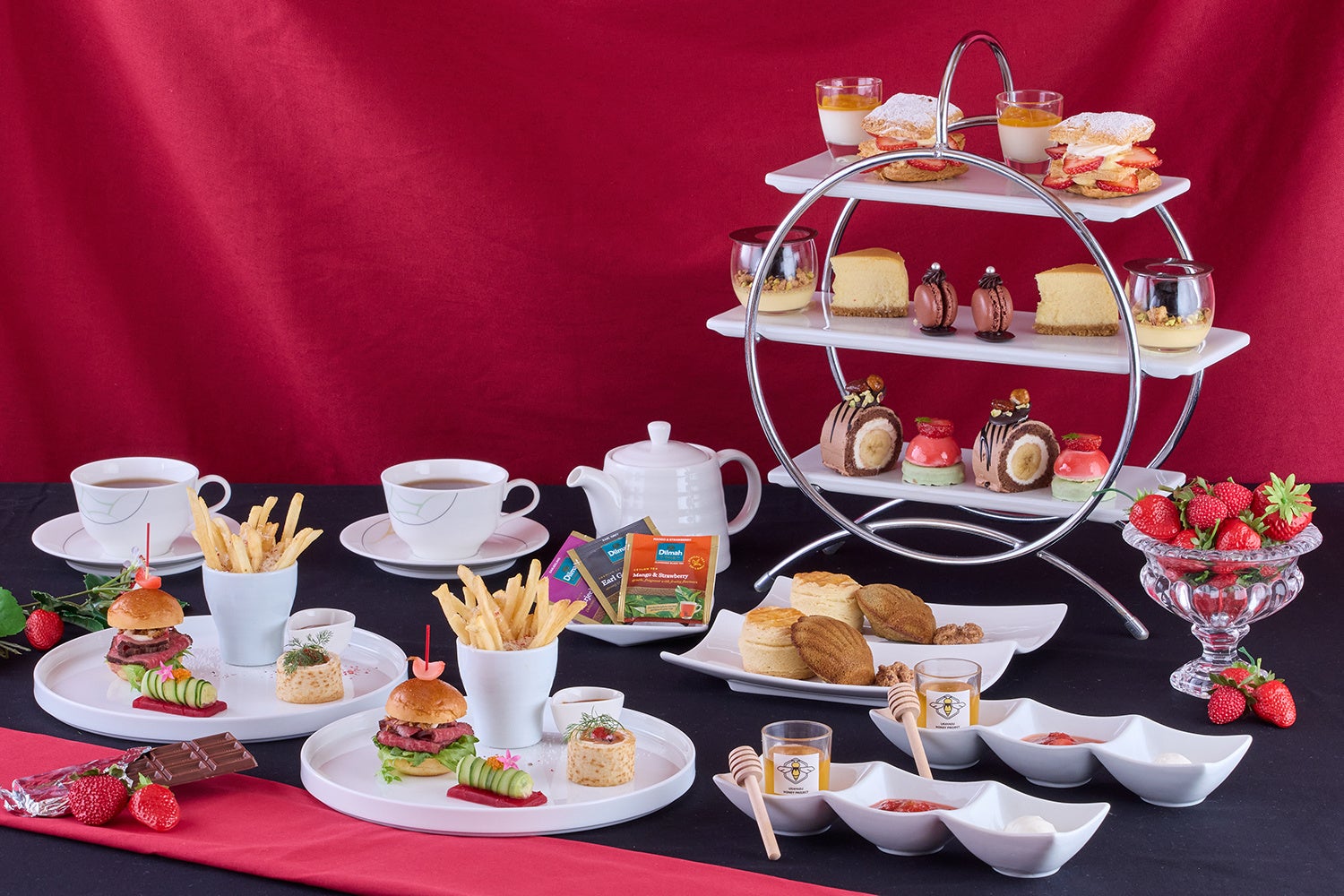 春らしさ満開の華やかなスイーツを楽しむ いちごと桜のスプリングアフタヌーンティー