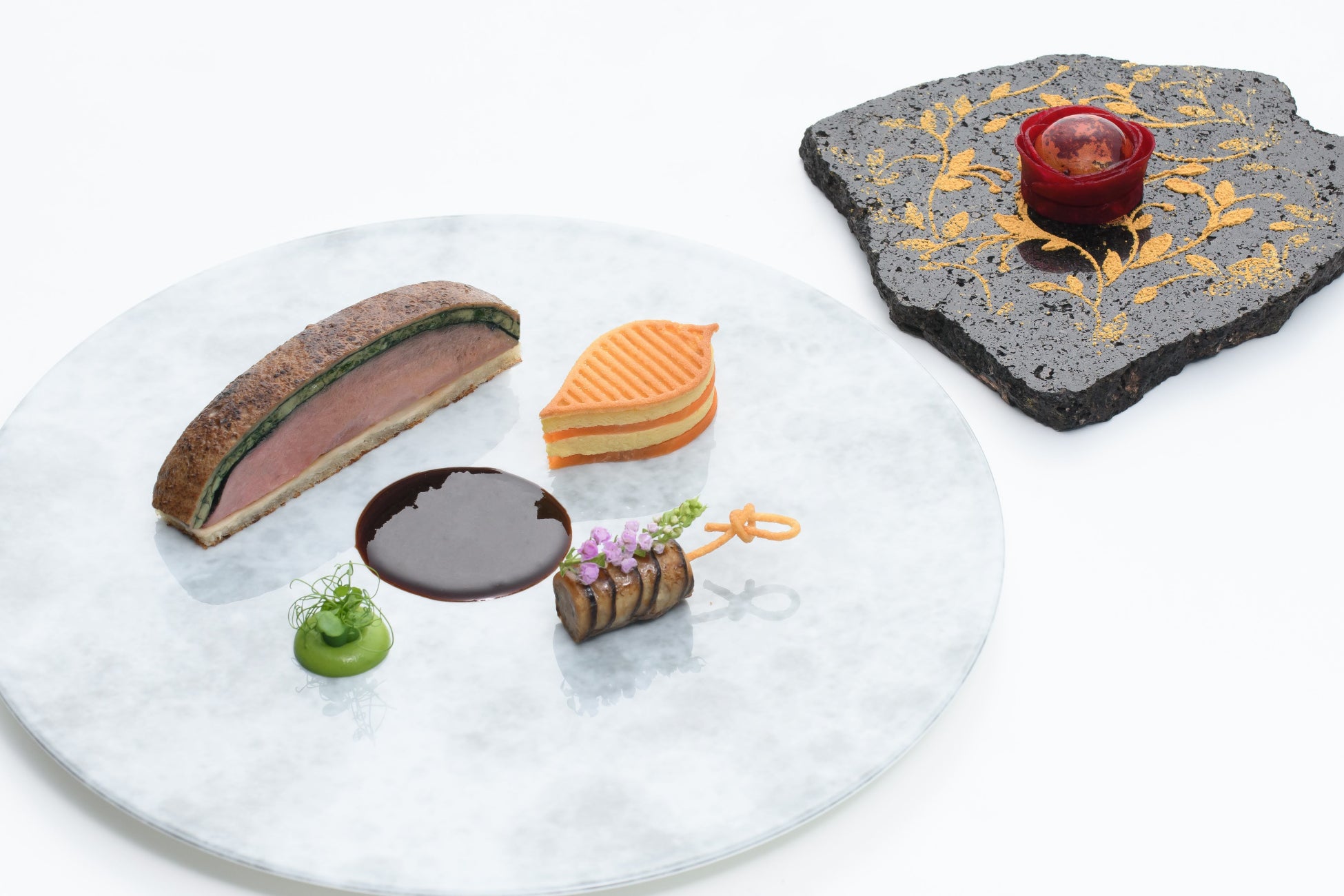 【名古屋プリンスホテル スカイタワー】天空の花畑で楽しむ、愛知県産いちごが紡ぐ春時間花×いちご スイーツ＆ランチブッフェ「Strawberry Garden in Bloom」を開催