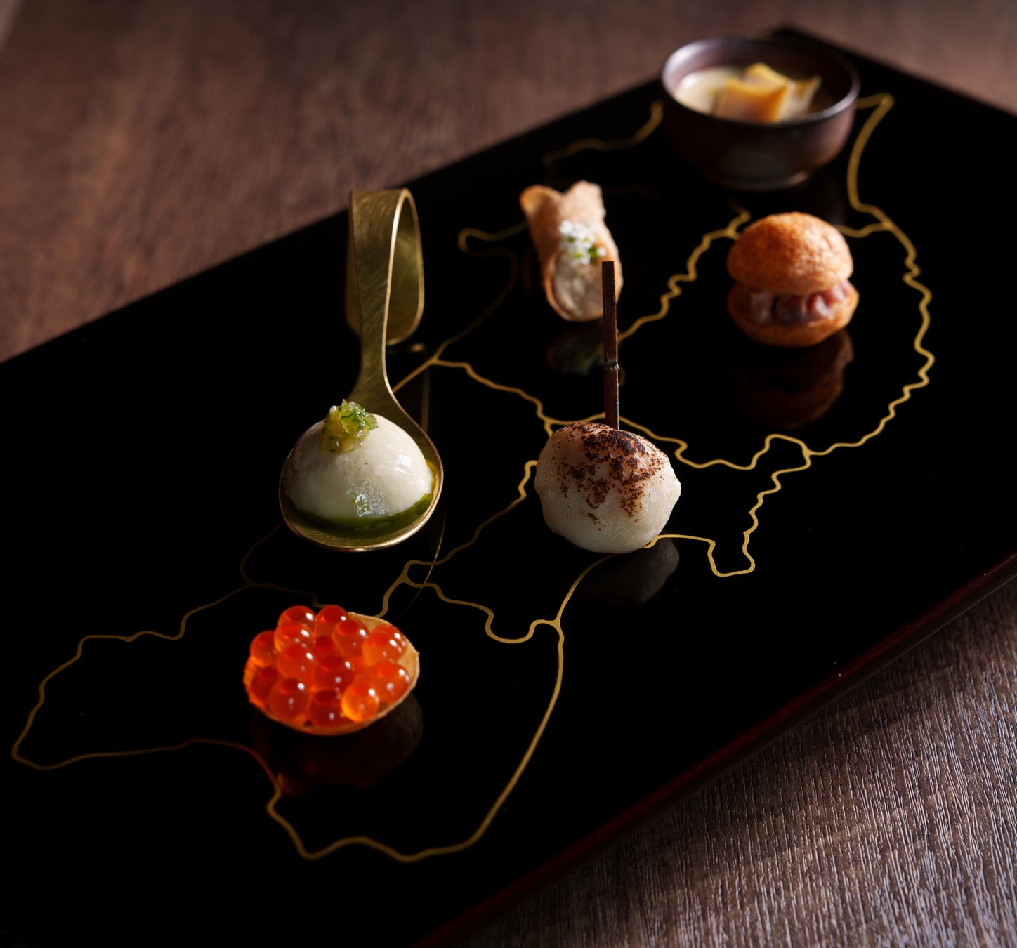 松山ケンイチさん自ら商品をお客様へ。2月11日（火・祝）は名古屋タカシマヤで1日限りの『momiji×QUON』バレンタインコラボレーション企画を開催！