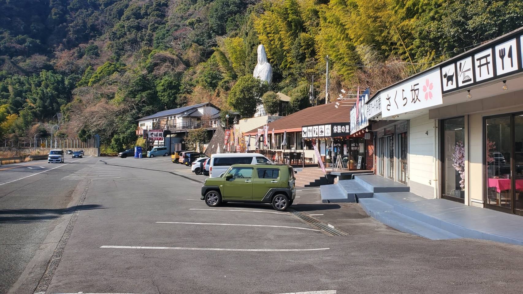≪京都駅初！≫　ついに出汁専門店、誕生！　日本初のおだしテーマパーク「京都離宮～おだしとだしまき～」が京都駅ビル2階に堂々オープン！　出汁の飲み比べや焼き立てだしまきを楽しめる新たな魅力スポット登場！