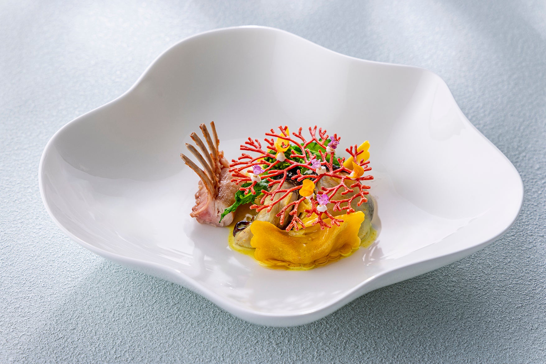 “パチパチ・むちっ・ふわっ”!新食感のドーナツが誕生 飴やグミでデコレーションした春らしいポップでカラフルな新商品 『Candy Box』2025年2月15日(土)より期間限定発売