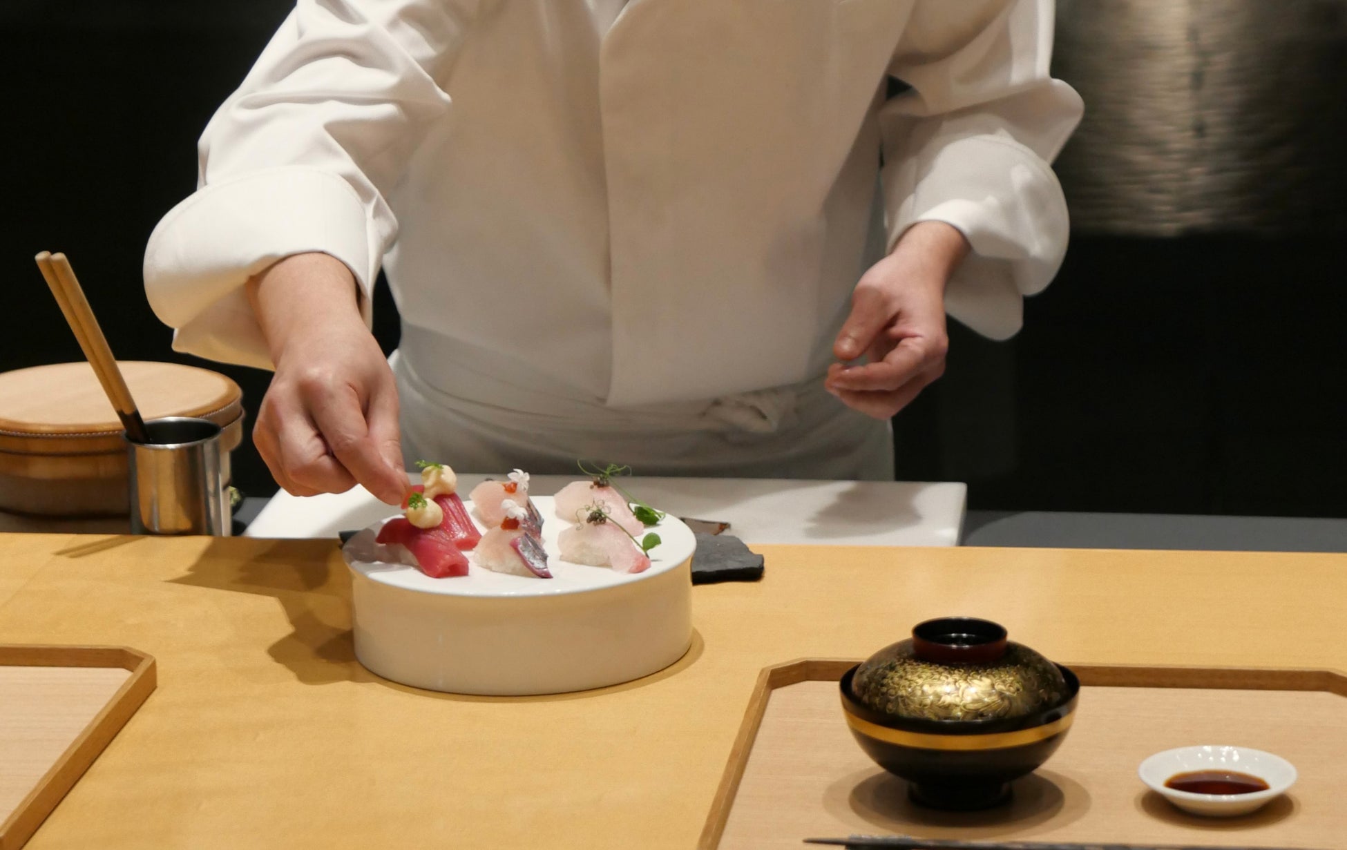 『BEYOOOOONDS』と『でんがな』のコラボ　コラボ店舗にBEYOOOOONDSメンバーが来店　コラボメニュー実食やポスターにサインも！　メンバーからのメッセージもお届けします！！