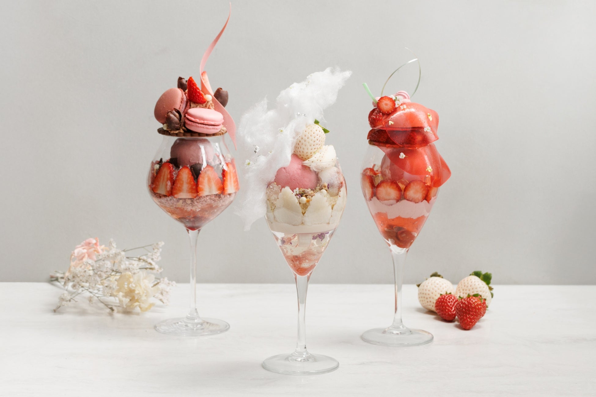 旅先で出会うスイーツ 石川・金沢と福岡・太宰府編。人気ガイドブック『ことりっぷ®』読者がオススメの味わいを表現。金沢「ことりっぷ 小さなチョコパイ＜甘味カフェ茶ゆの東山チョコどらアイス＞」など2品発売