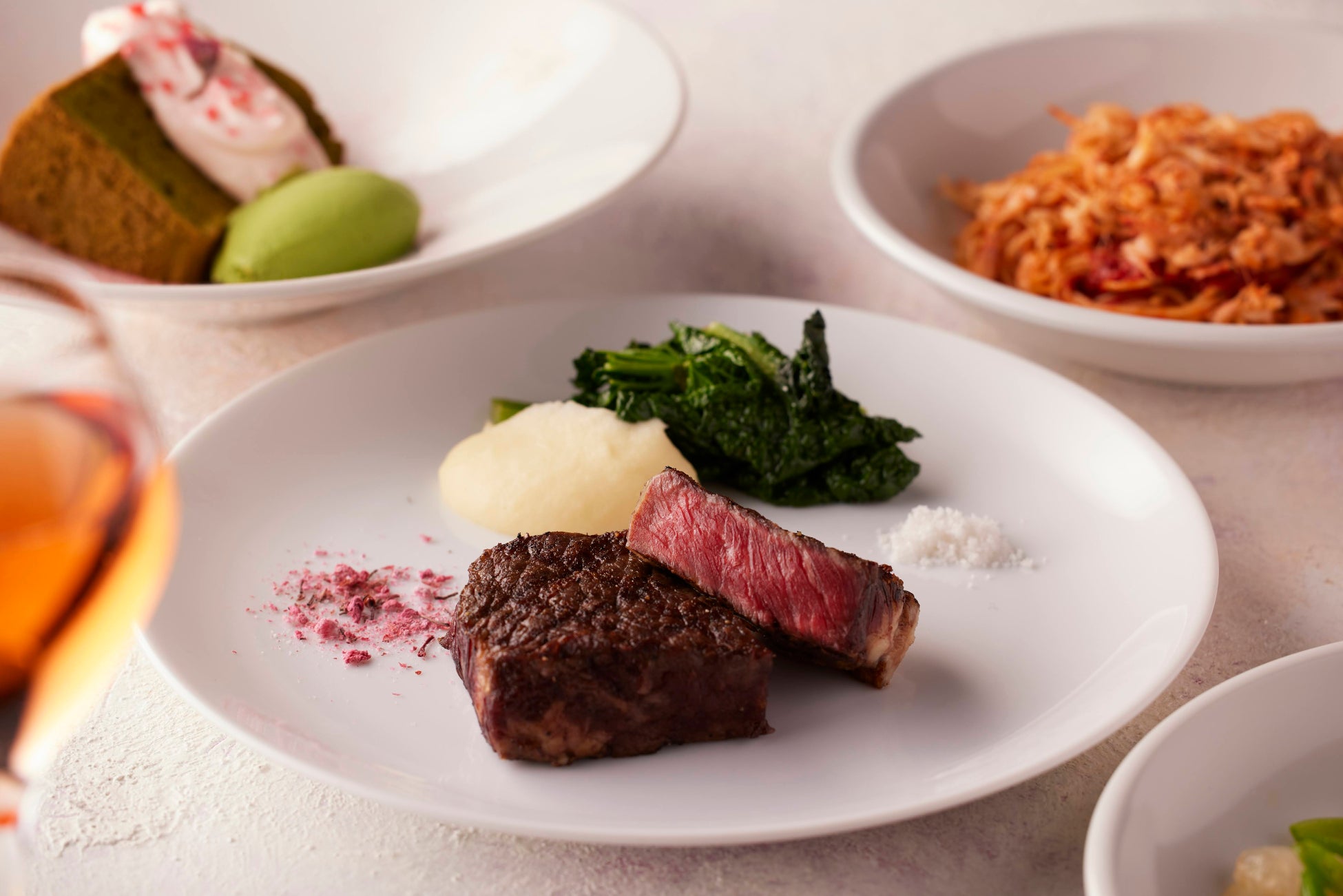 すべて新レシピに生まれ変わって大阪にオープン！甘くて香ばしいスイーツの花屋《TOKYOチューリップローズ》