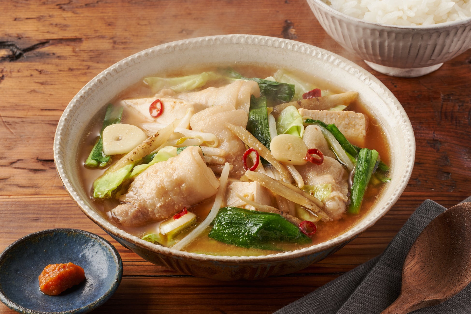 リンツから濃厚なチーズケーキのコクと贅沢ベリー さくら香る『ベリーベリーチーズケーキ ショコラドリンク』が新発売