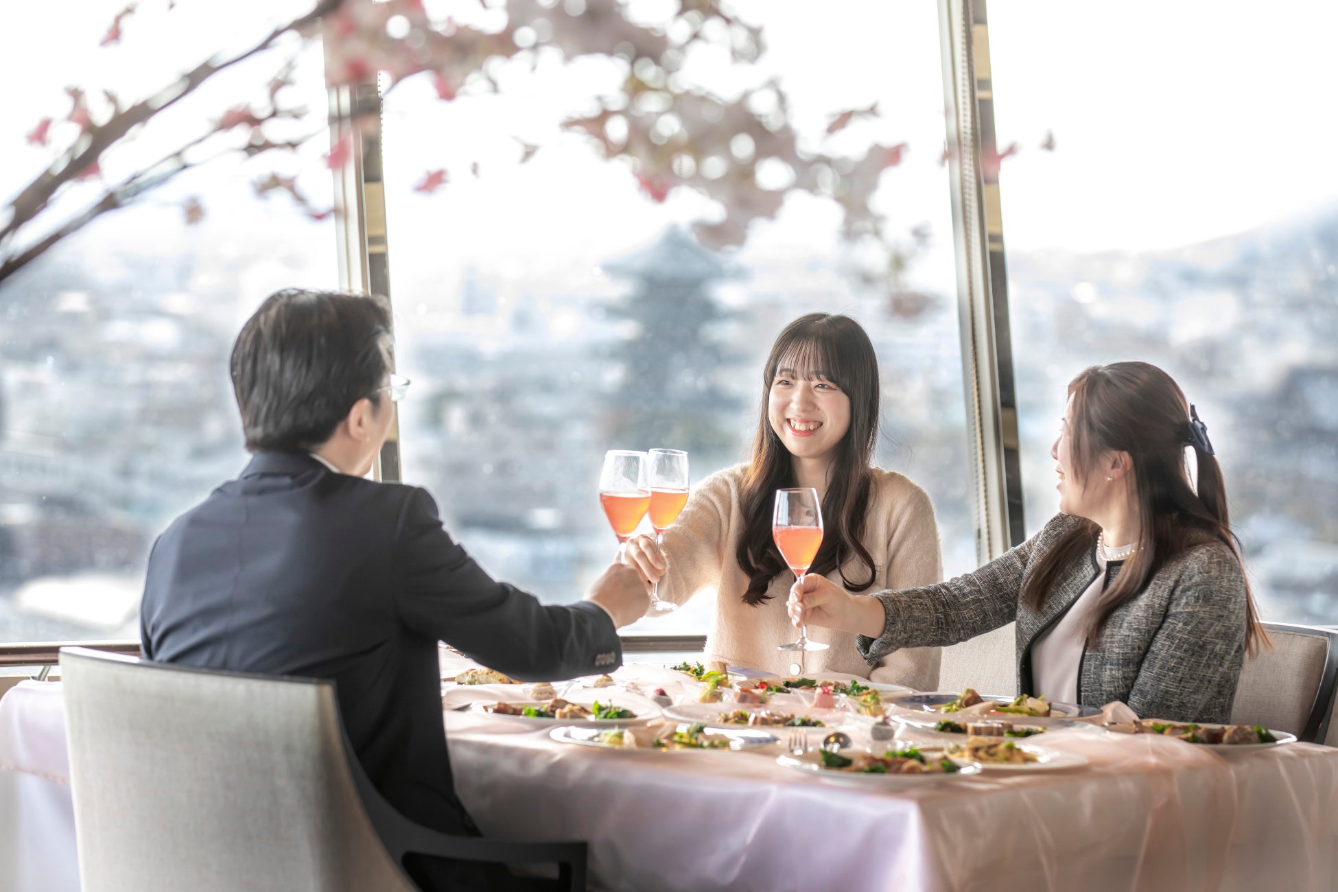 【THE AOYAMA GRAND HOTEL】嗅覚✖️味覚のマリアージュで、世界5カ国をまわる旅。前菜とドリンクをかけ合わせた新感覚カクテルプログラム、「fingershoot」を発表