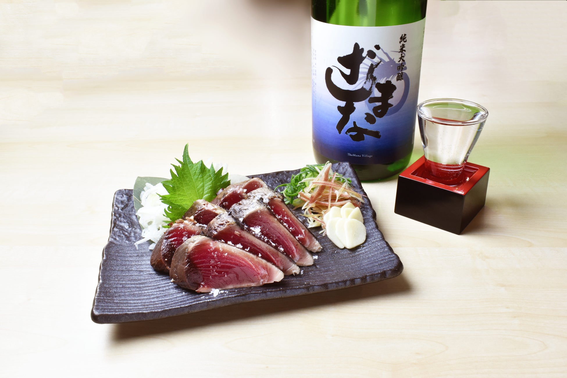 一度で二度おいしい！白焼×蒲焼の二色丼がお客様の熱烈な声を受けて復活