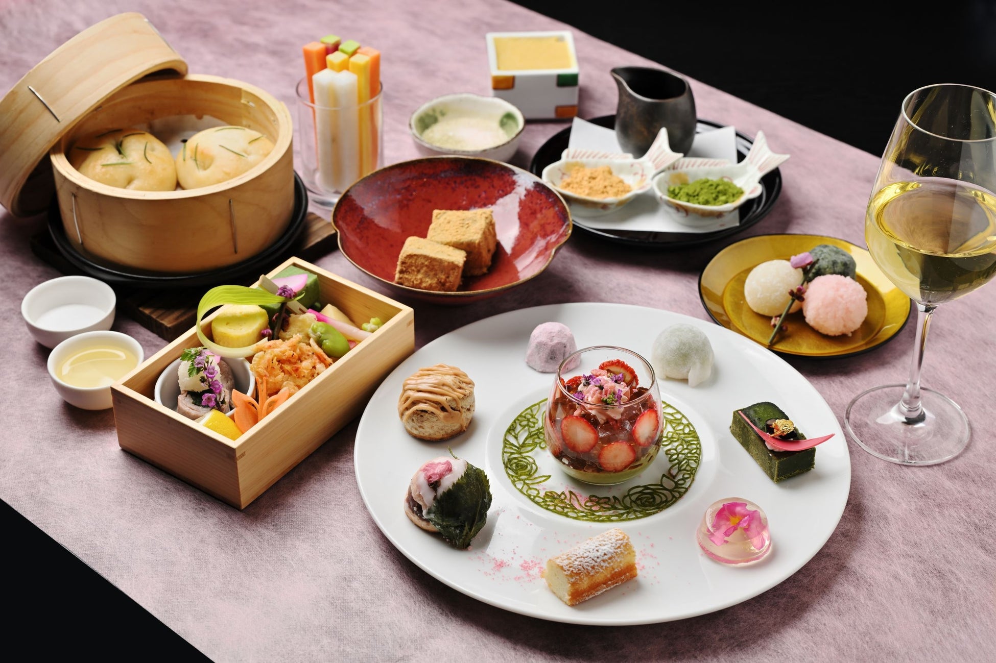 【ザ・プリンス 京都宝ヶ池】モネの絵画をイメージした創作カクテル「éphémère（エフェメール）」を販売