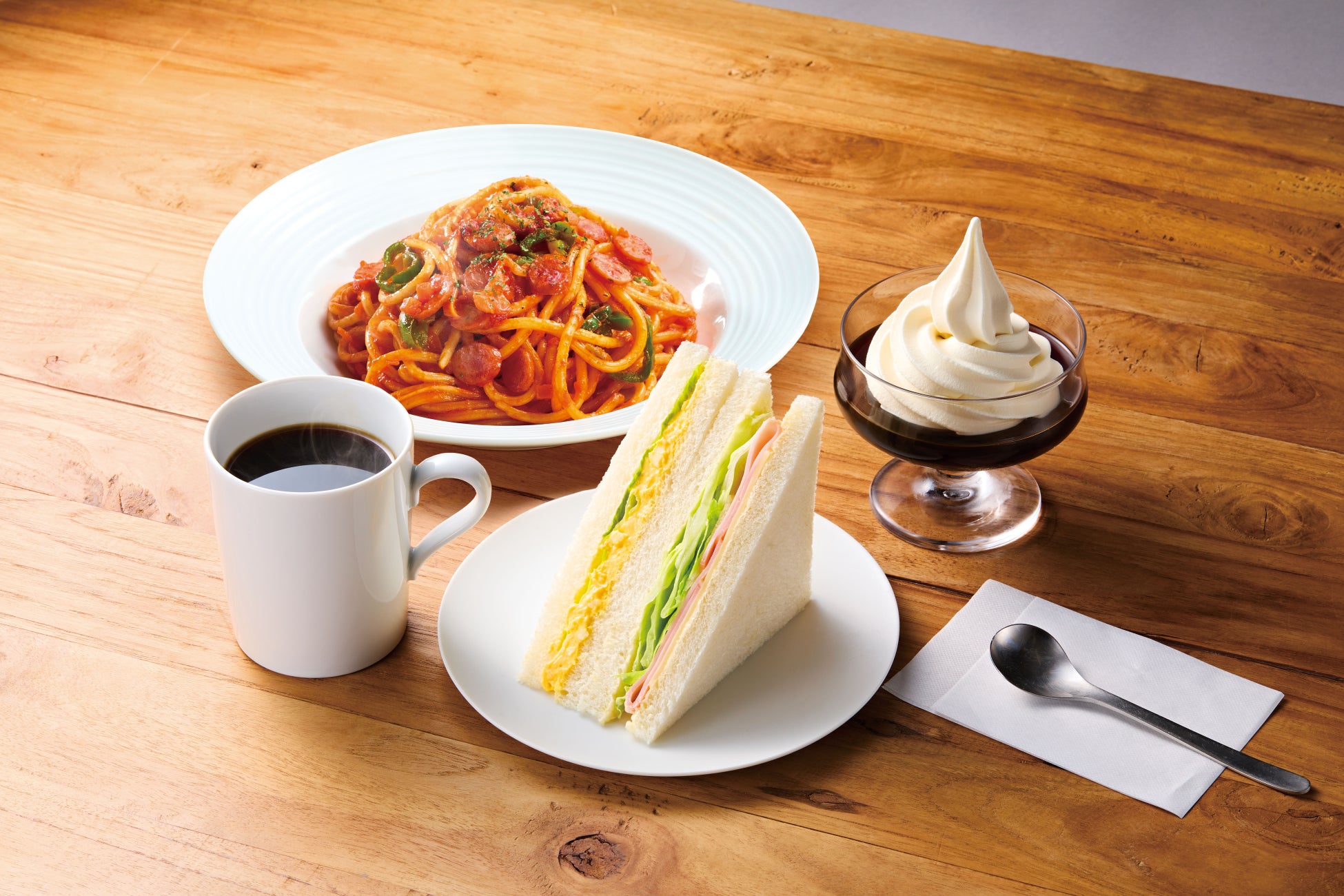 海外展開を見据えた“試金石”となる新型モデル店舗「珈琲館 京都錦高倉通店」を3月11日にグランドオープン！障がい者の方々が働く焙煎所を店内に開設。