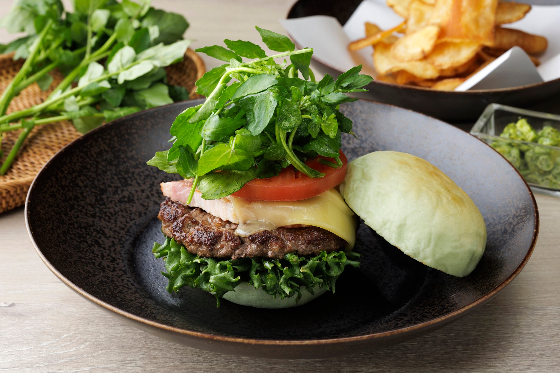 居酒屋メニューにもベビースター⁉『焼鳥 串カツ＆飲み放題 たま』『居酒屋 山の猿』などにてベビースターラーメンを使用したコラボメニューが期間限定登場