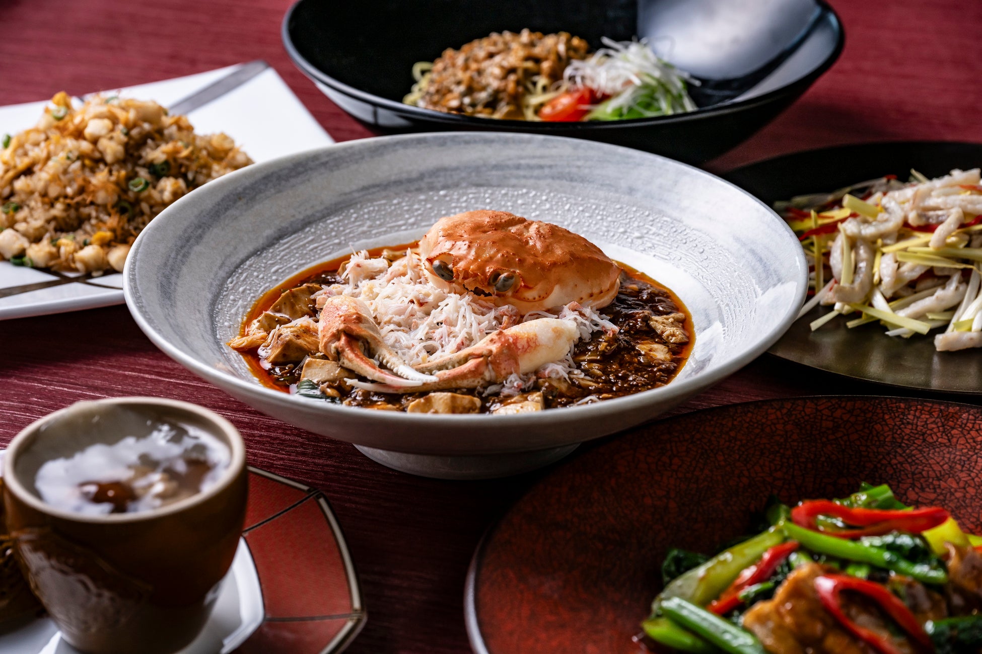 埠頭に建つホテルで味わう鮨処「かたばみ」春のランチメニューと、テイクアウト用 豪華「特製ちらし鮨」