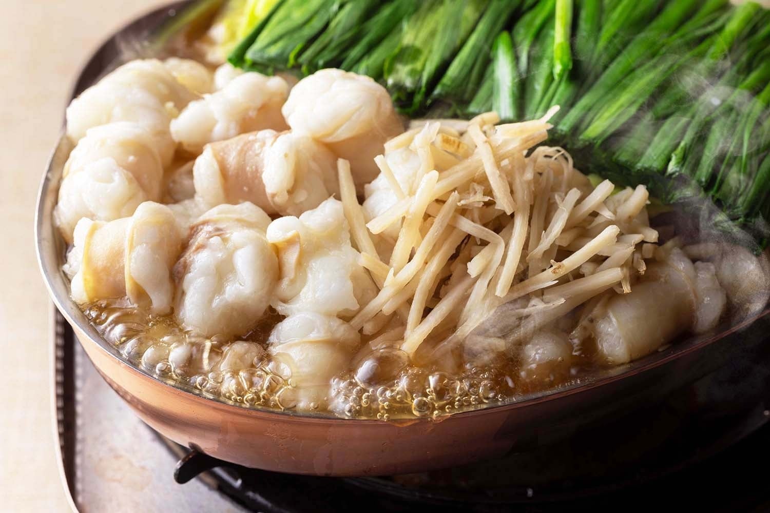 桃の節句 ひな祭りを祝い、優しい願いを込めた生チョコが登場愛情を込めて育てた白桃とさくらんぼを使用した華やかな味わい