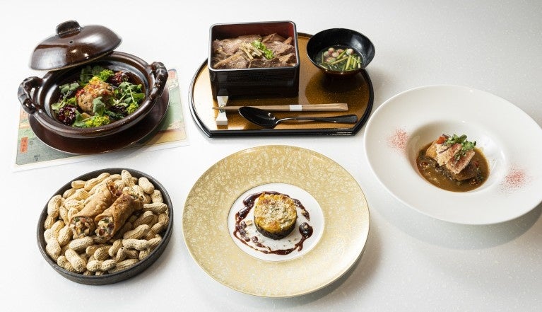 【明治記念館】“大切な記念日やお祝いの日の特別なディナー「アニバーサリーディナーコース」を提供開始！”　本館ラウンジ/ダイニング「kinkei」で非日常をお愉しみください