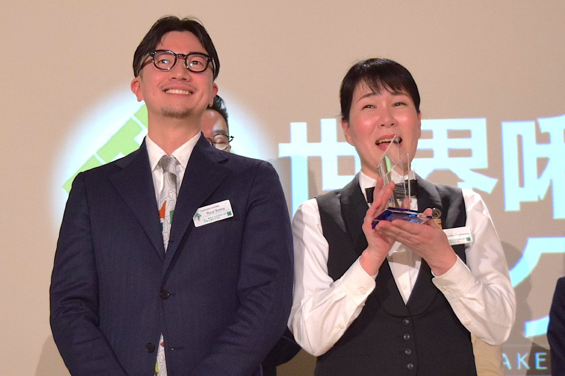 真島の本気、引き出しちゃう？『龍が如く８外伝 Pirates in Hawaii』とレッドブルのコラボキャンペーン開催！～描き下ろしカートゥーンイラストを使ったコラボセットをプレゼント～