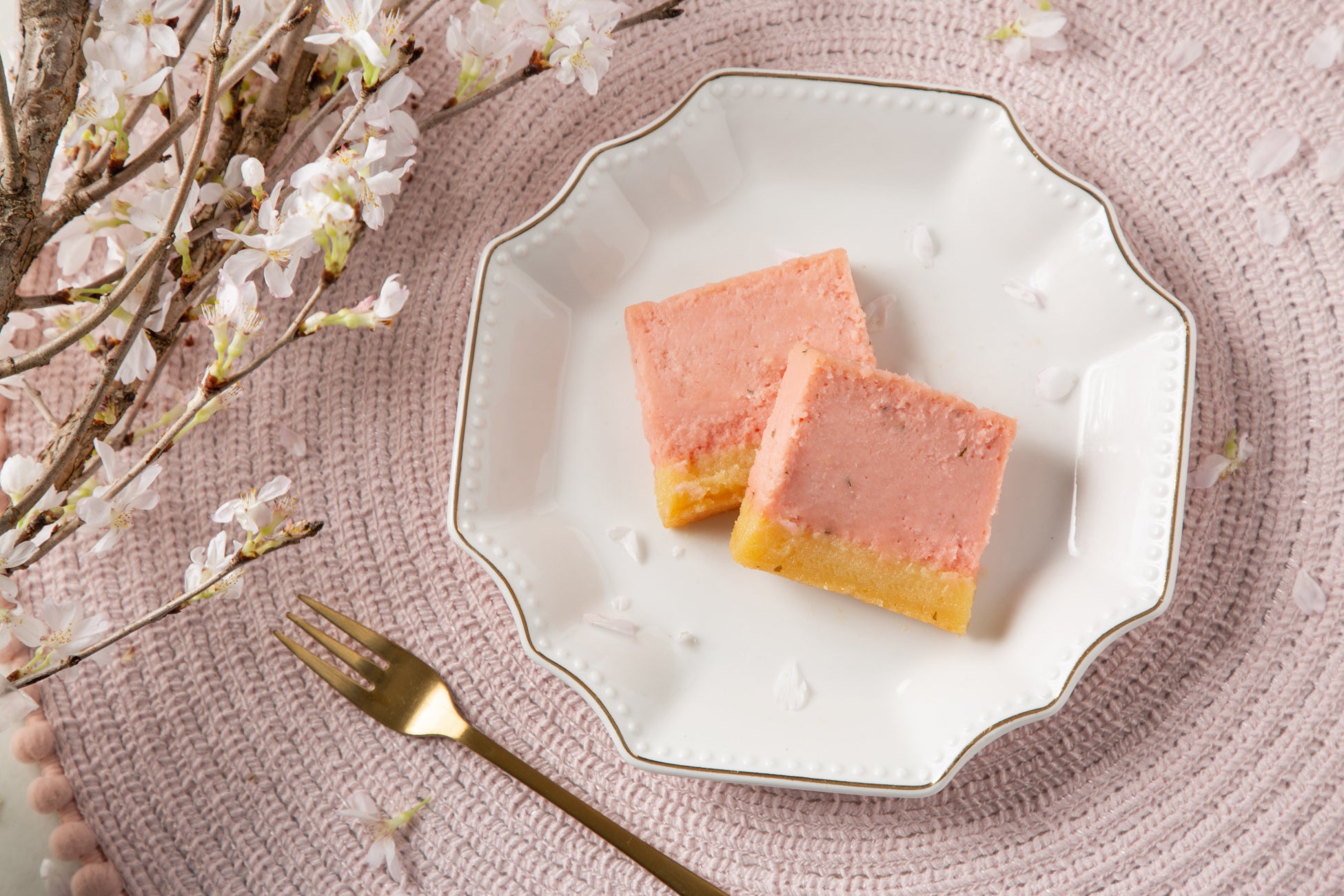 【アルマーニ / カフェ 表参道】3月は、初春の香り広がる爽やかな逸品 日向夏 生姜 アールグレイのパフェ