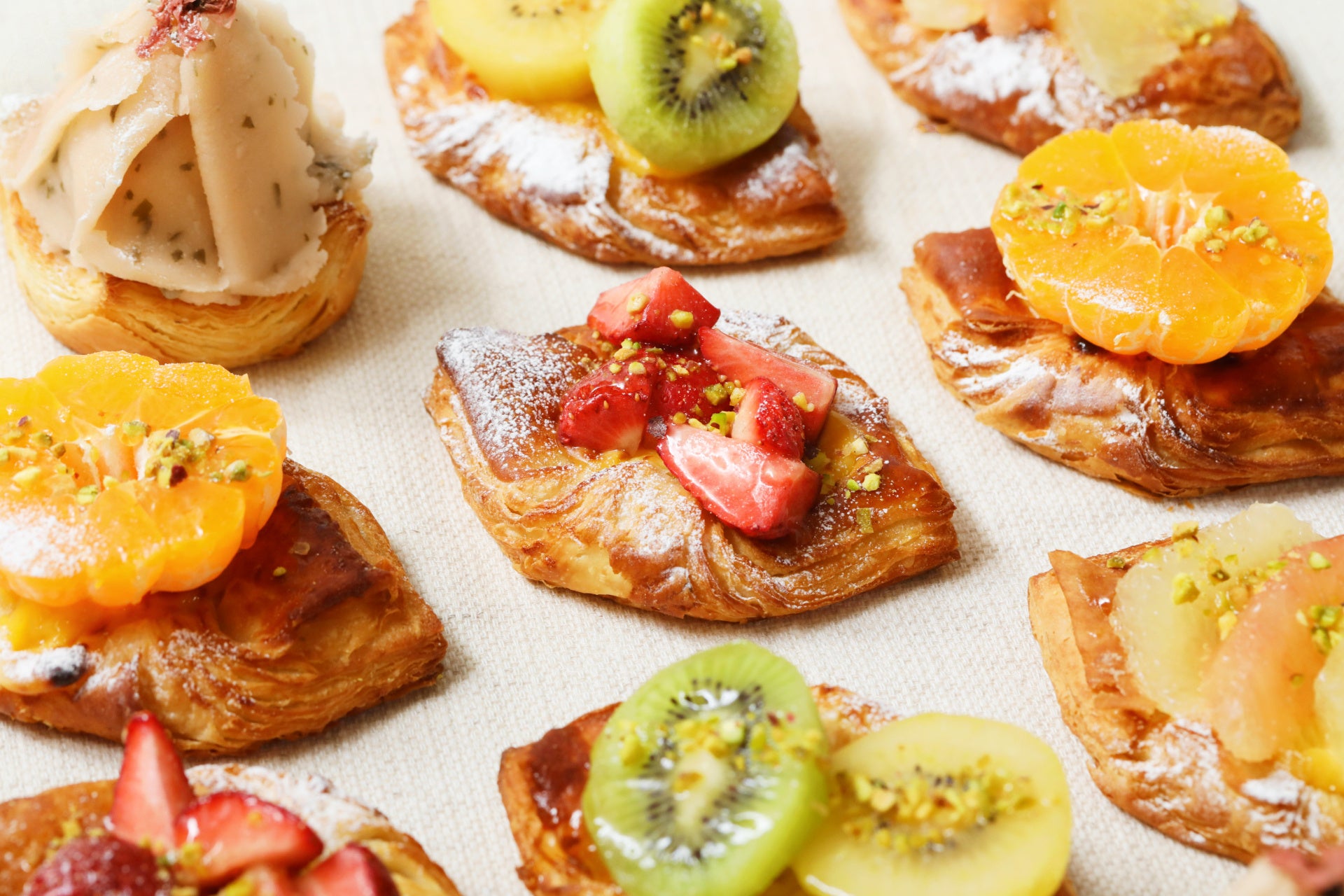 北海道と愛知 人気者の共演ふたたび‼【onちゃん×ぴよりん】ジェイアール名古屋タカシマヤ「開店25周年記念 春の大北海道展」にてコラボぴよりんとコラボグッズ限定販売！！