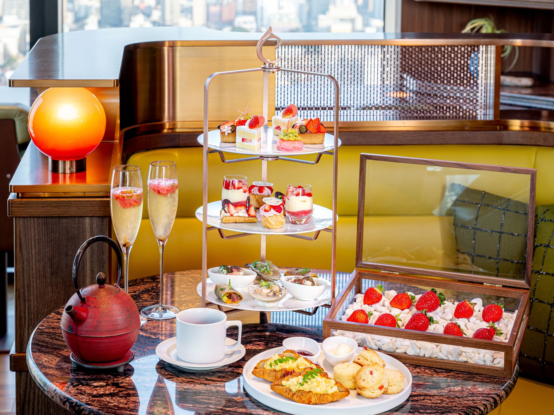 【ヒルトン東京お台場】いちごの魅力と春の味覚を満喫！「ストロベリーアフタヌーンティー＆ハイティー」　3月1日より春の彩りを加えた新メニューが登場