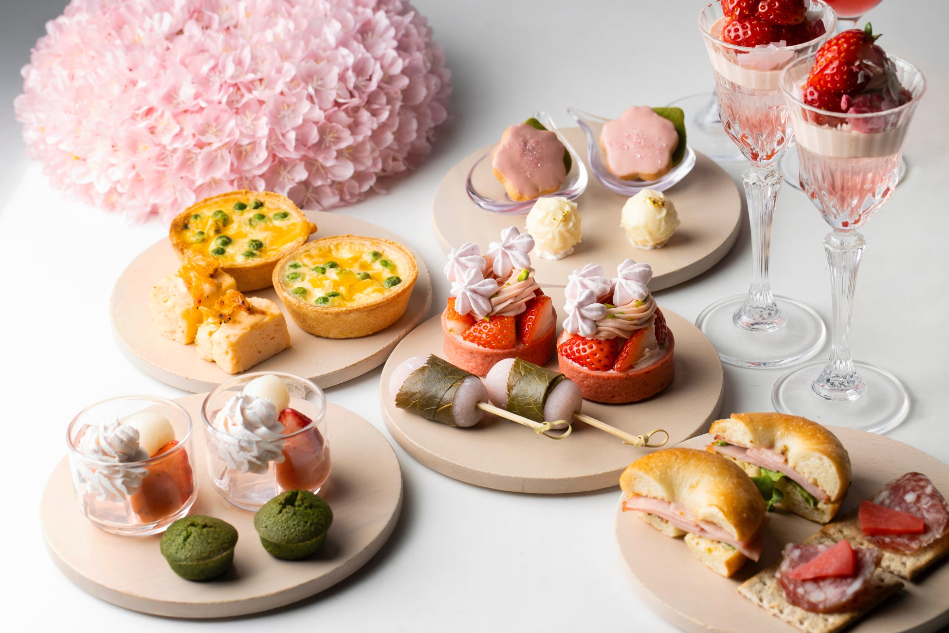 【ホテルオークラ福岡】ホワイトデーにもおすすめの新デザート「ドームショコラ」を3月より期間限定で販売