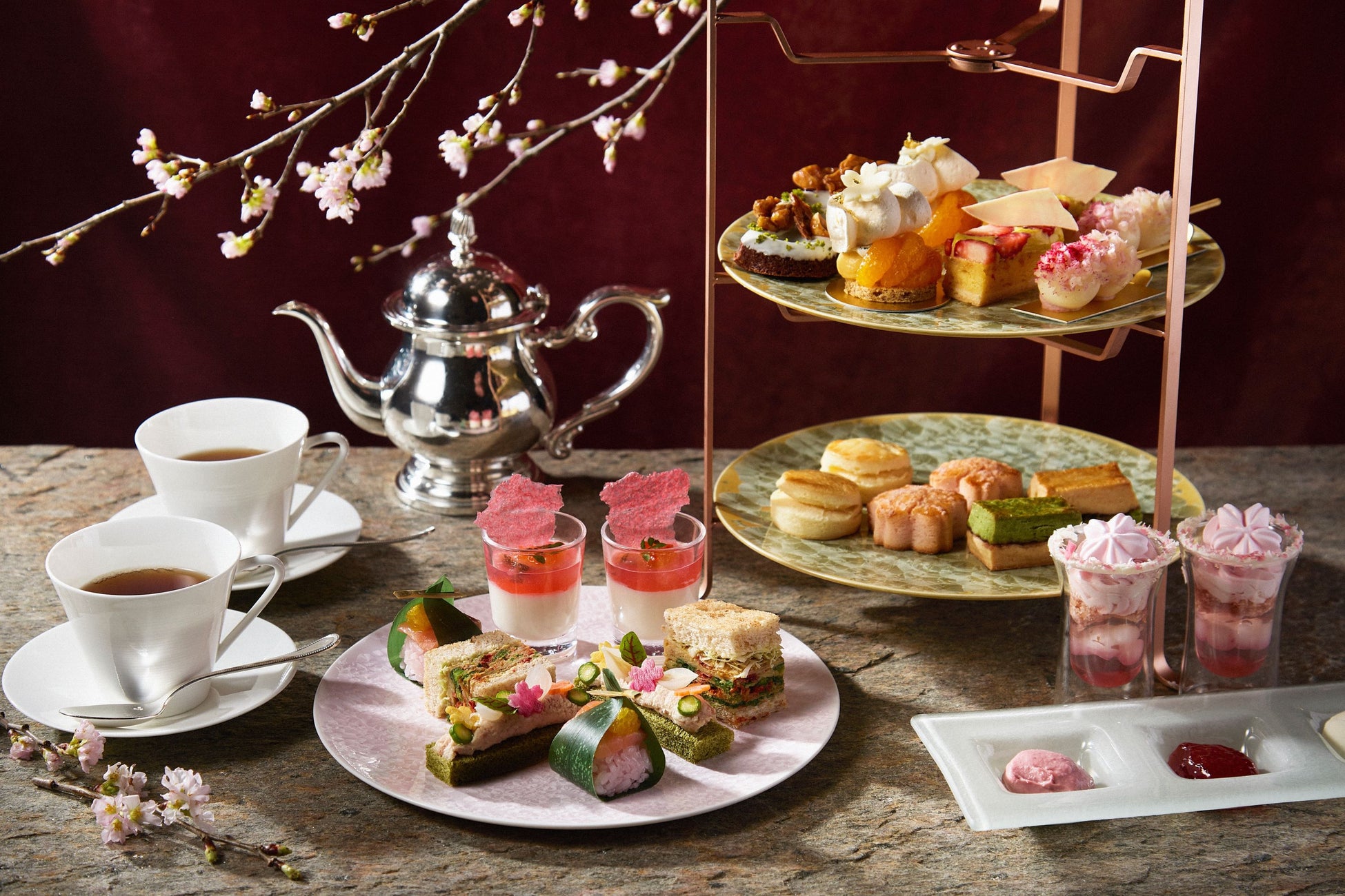 春の訪れを祝う「イースタースイーツ コレクション」