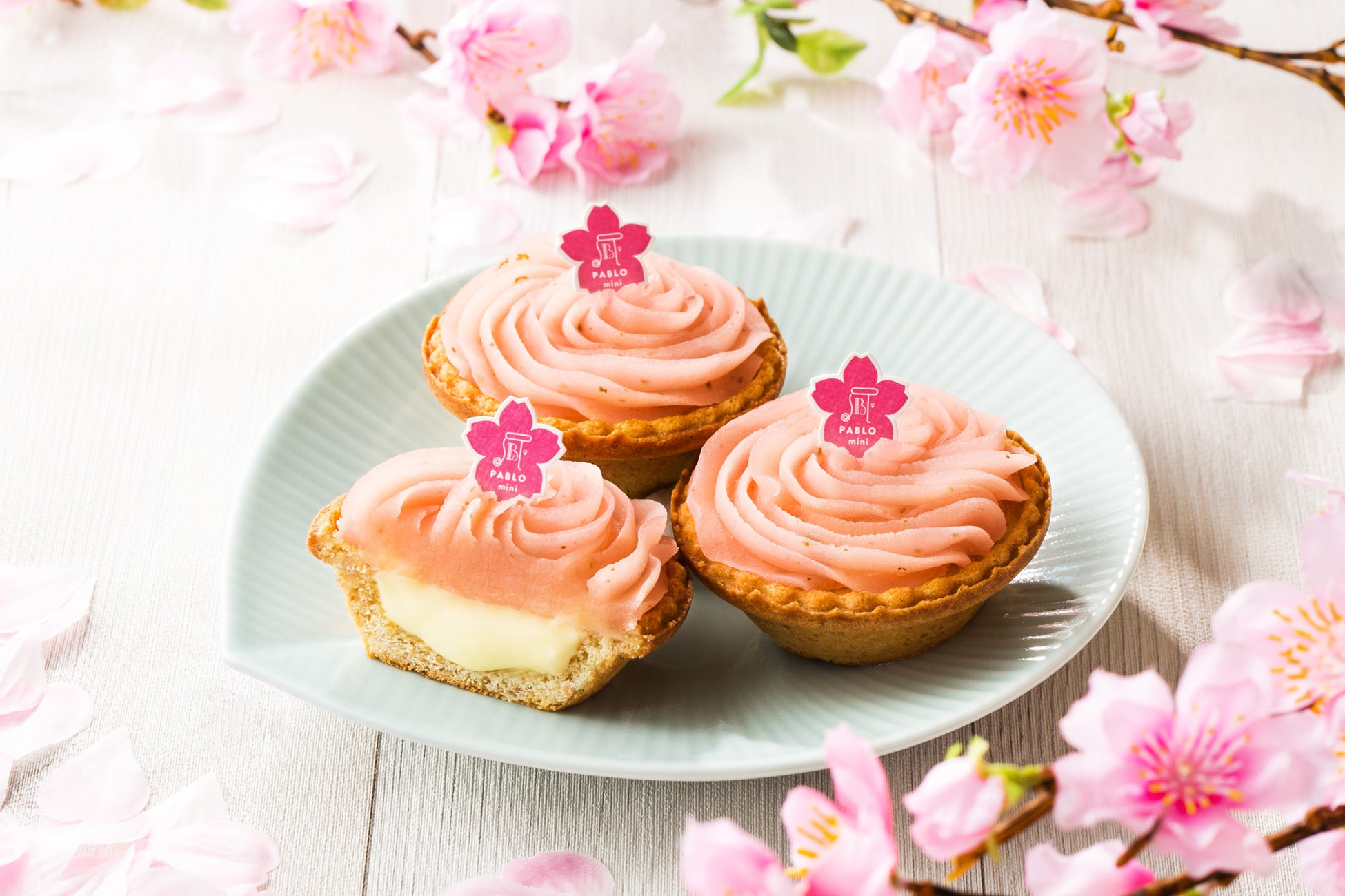 【ホテルイタリア軒】春限定！苺づくしの贅沢な『ストロベリーアフタヌーンティー』が登場期間：2025年3月1日（土）〜4月30日（水）