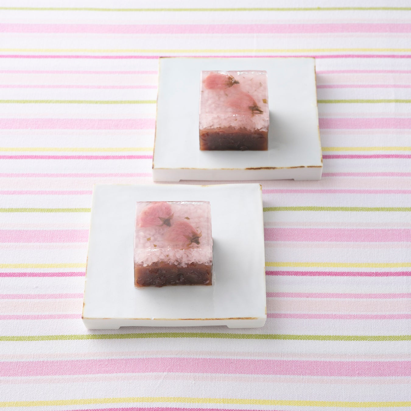 ららぽーと福岡店限定・春の新作サンデー。「BUTTER&bee(バター&ビー)」より、はちみつといちごの「プレミアムサンデー【いちご】」が新発売！